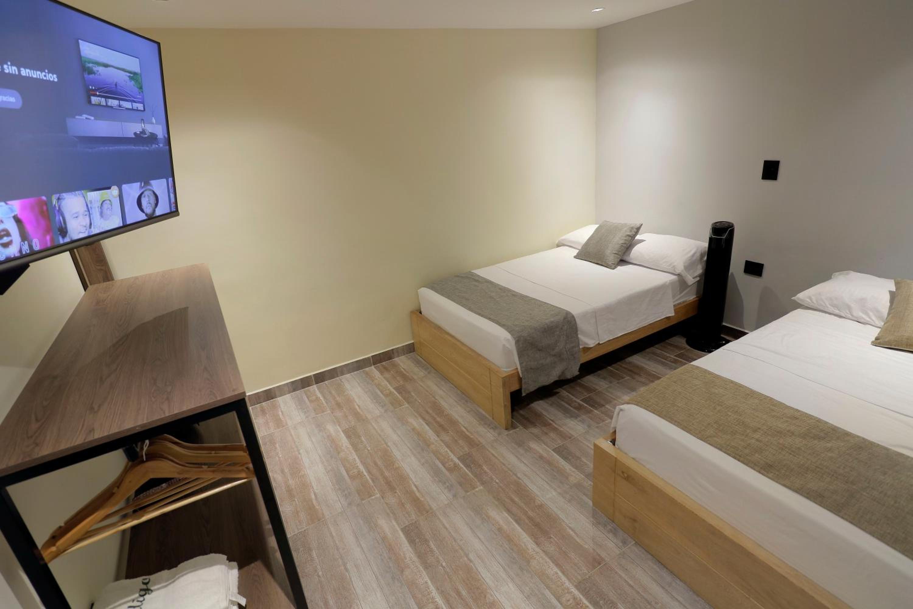 Casa Moderna Laureles con Jacuzzi y 7 Baños