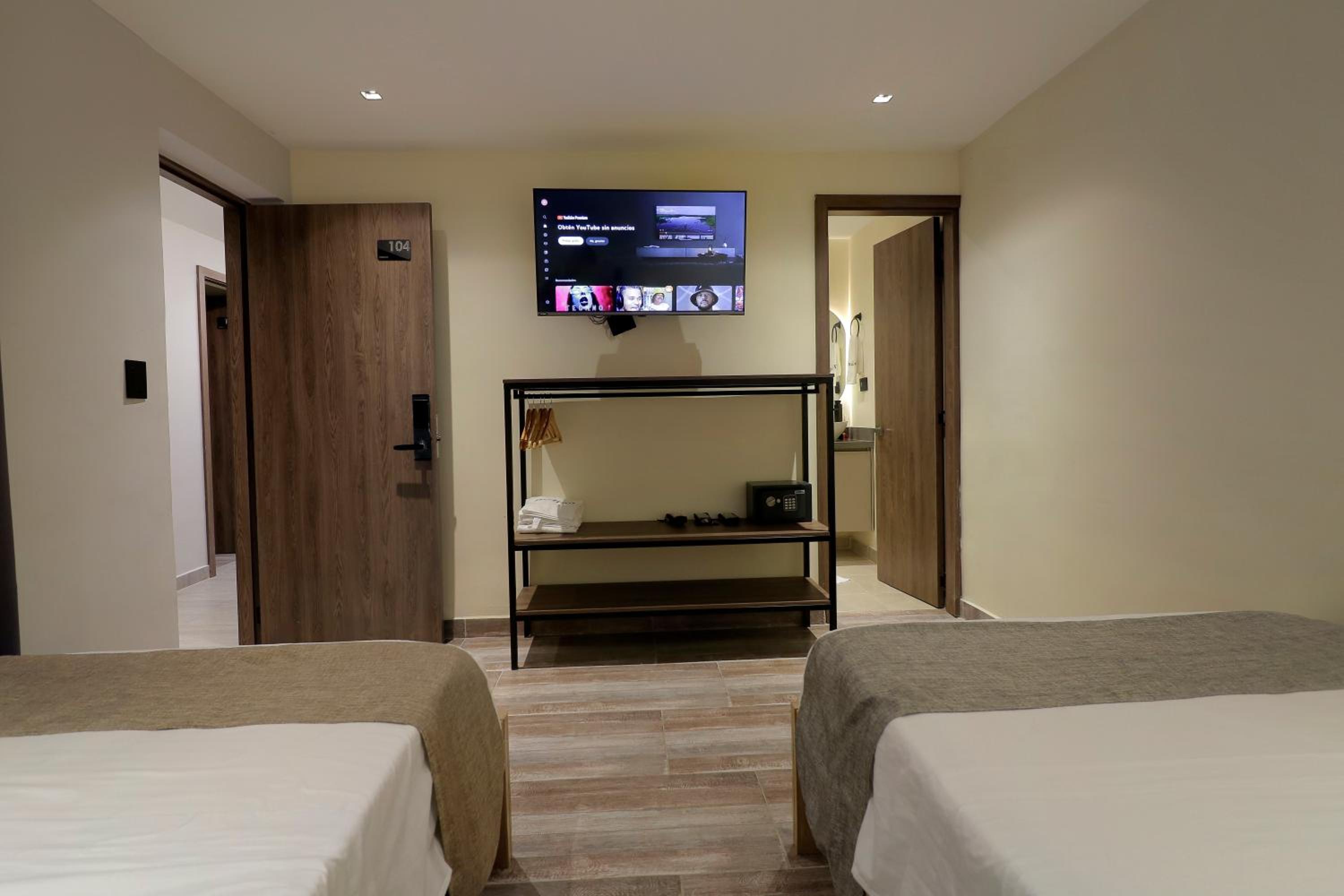 Casa Moderna Laureles con Jacuzzi y 7 Baños