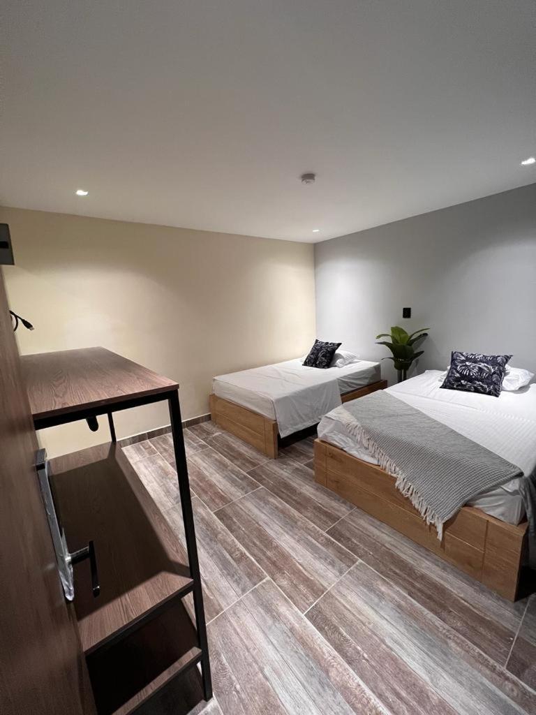 Casa Moderna Laureles con Jacuzzi y 7 Baños