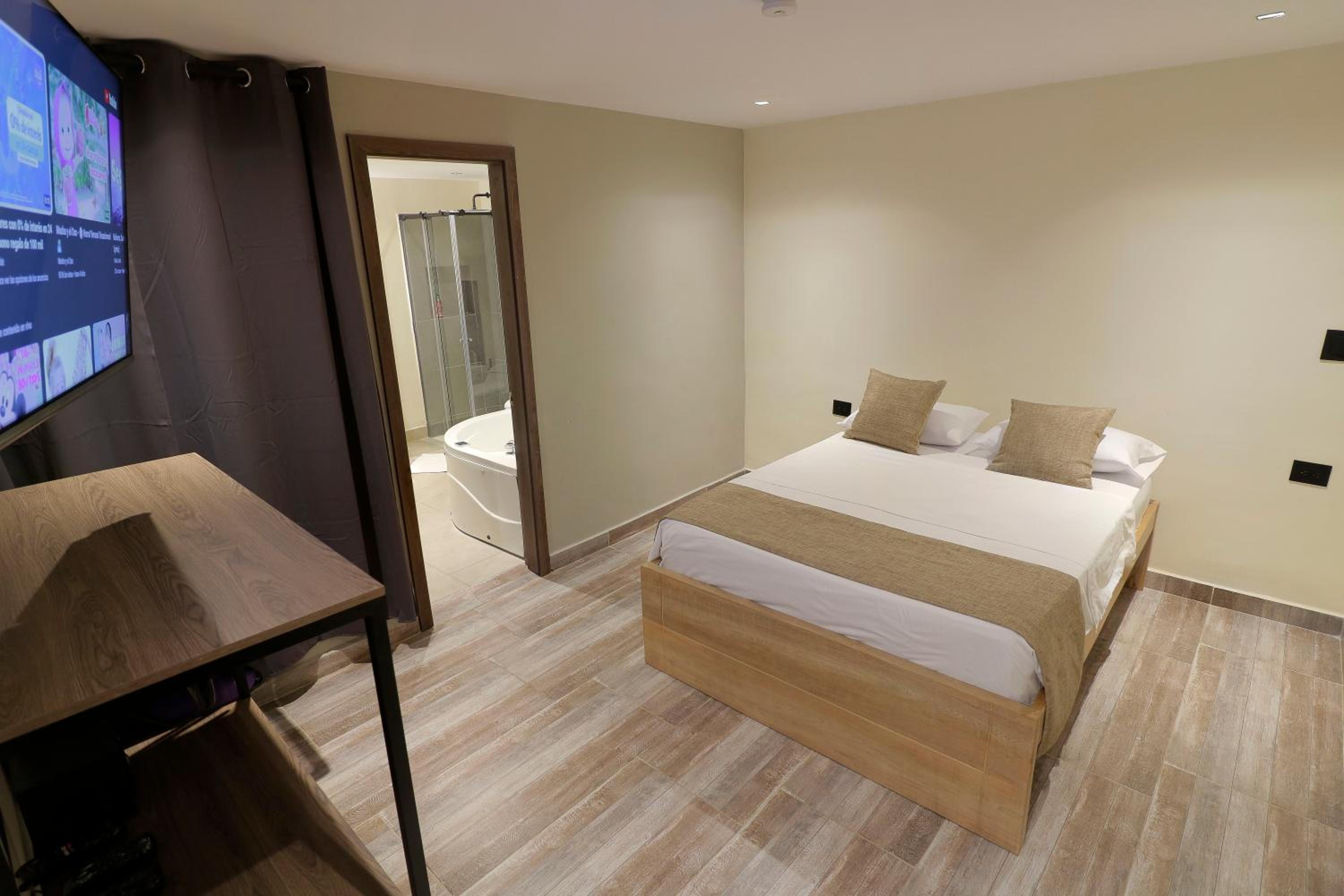 Casa Moderna Laureles con Jacuzzi y 7 Baños