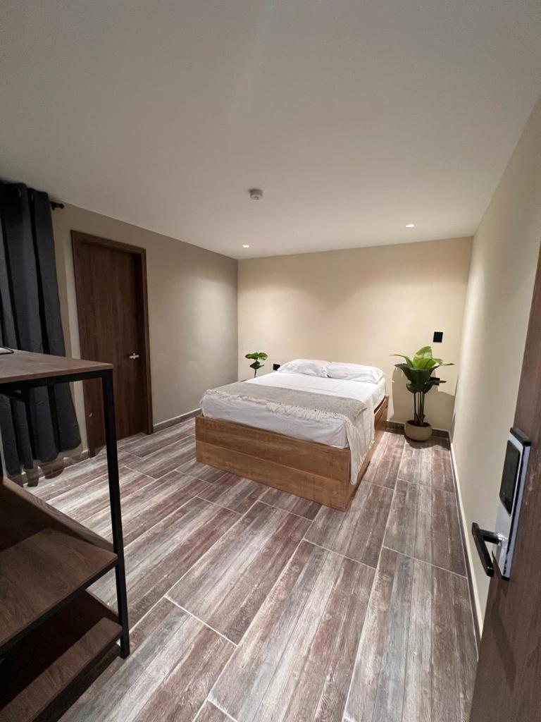 Casa Moderna Laureles con Jacuzzi y 7 Baños