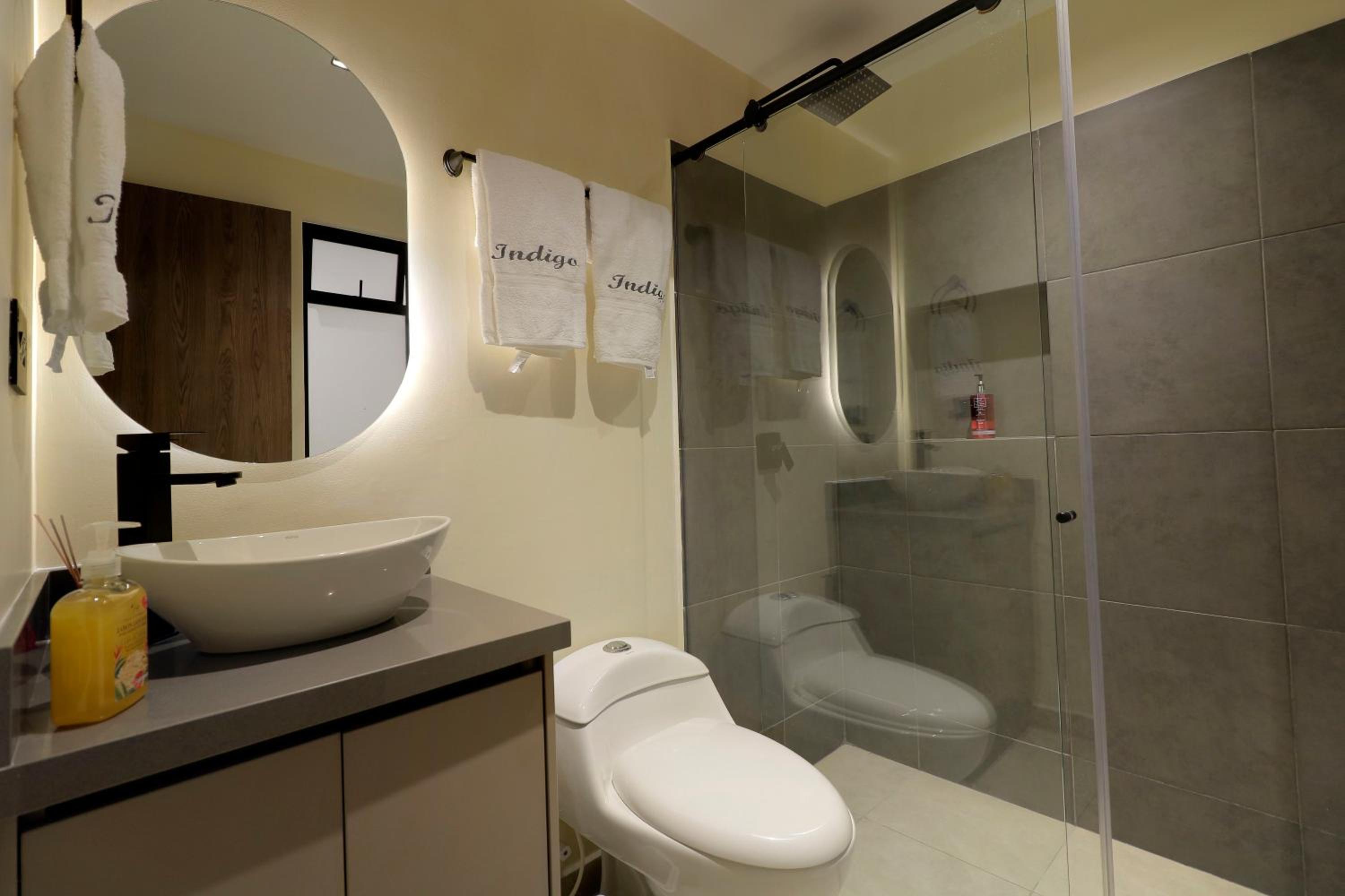 Casa Moderna Laureles con Jacuzzi y 7 Baños