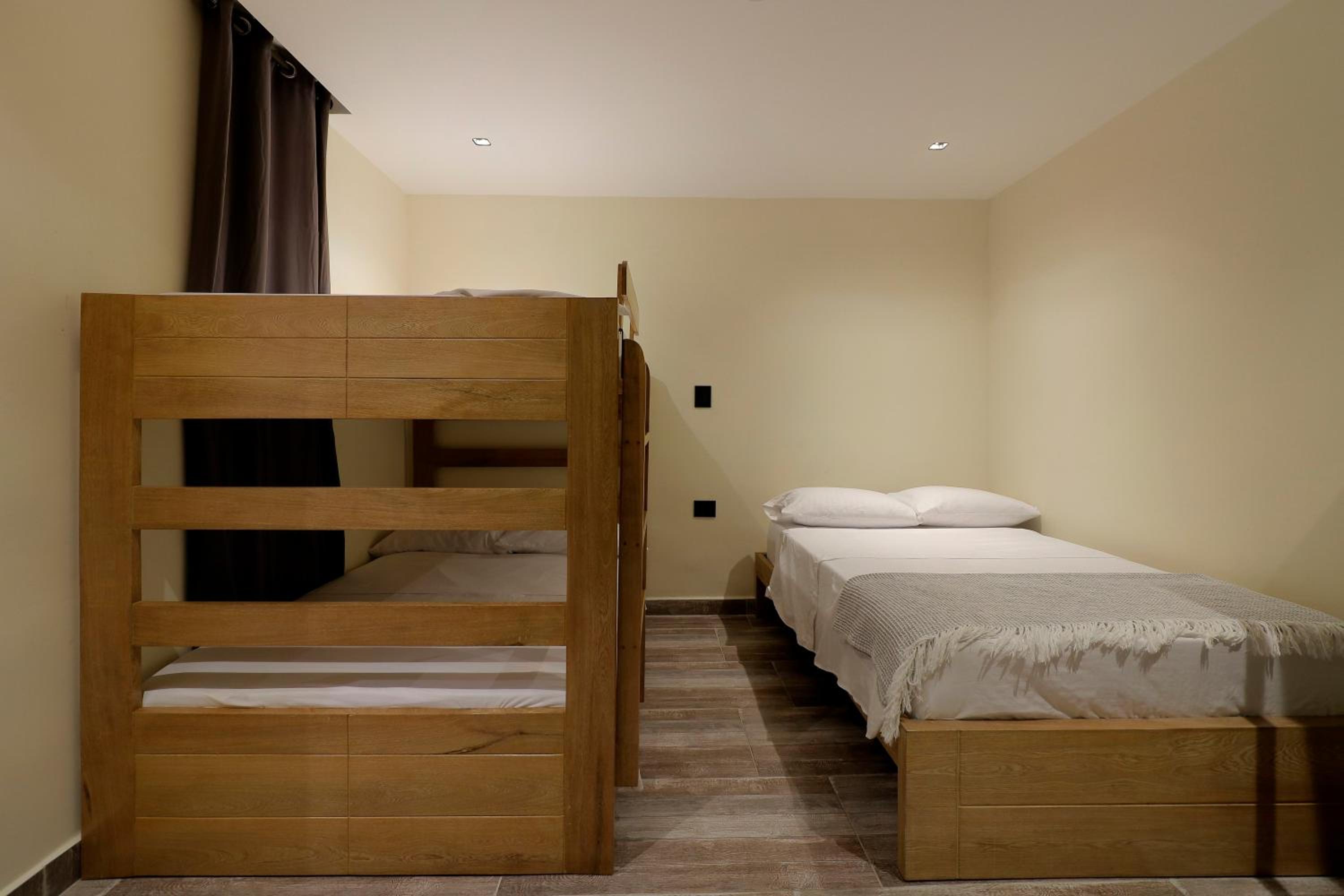 Casa Moderna Laureles con Jacuzzi y 7 Baños