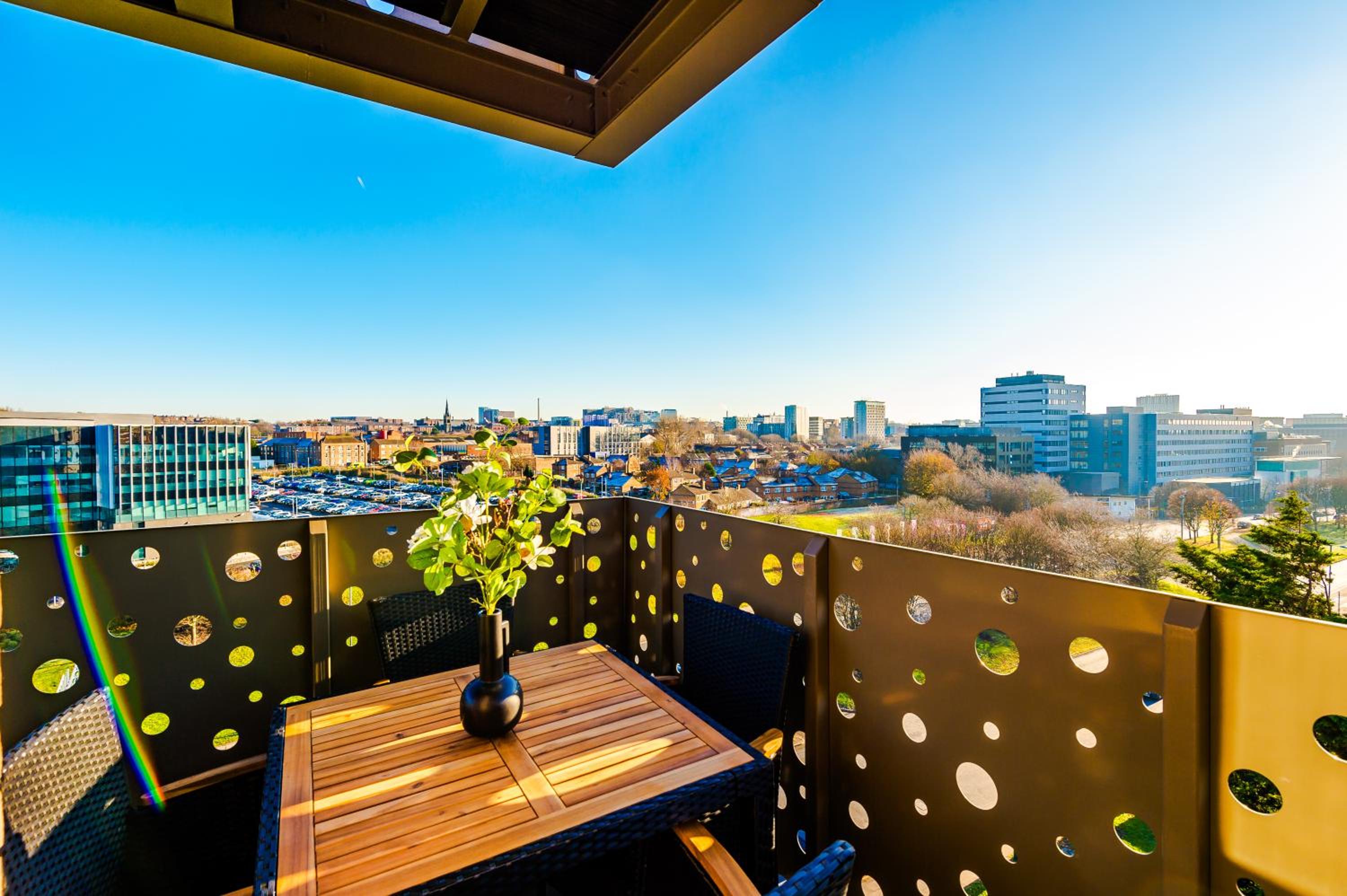 NEW! Stunning 2-bed apartment in Liverpool by 53 Degrees Property - Amazing location, Ideal for Small Groups - Sleeps 4! view 5