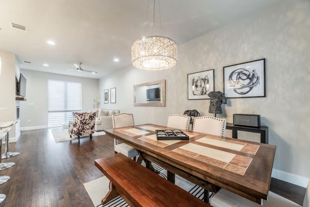 Modern Luxury Meets Cultural Charm near Hotspots view 3
