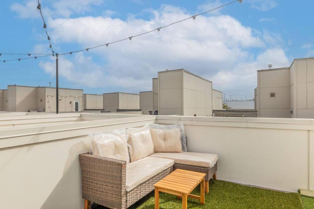 Modern Luxury Meets Cultural Charm near Hotspots view 4