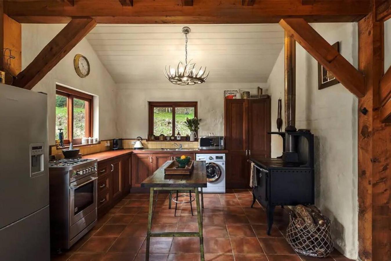 Hideaway Cottage - Secluded Retreat - Pet Friendly