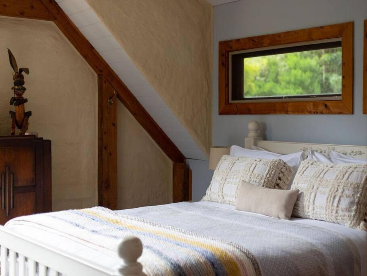 Hideaway Cottage - Secluded Retreat - Pet Friendly
