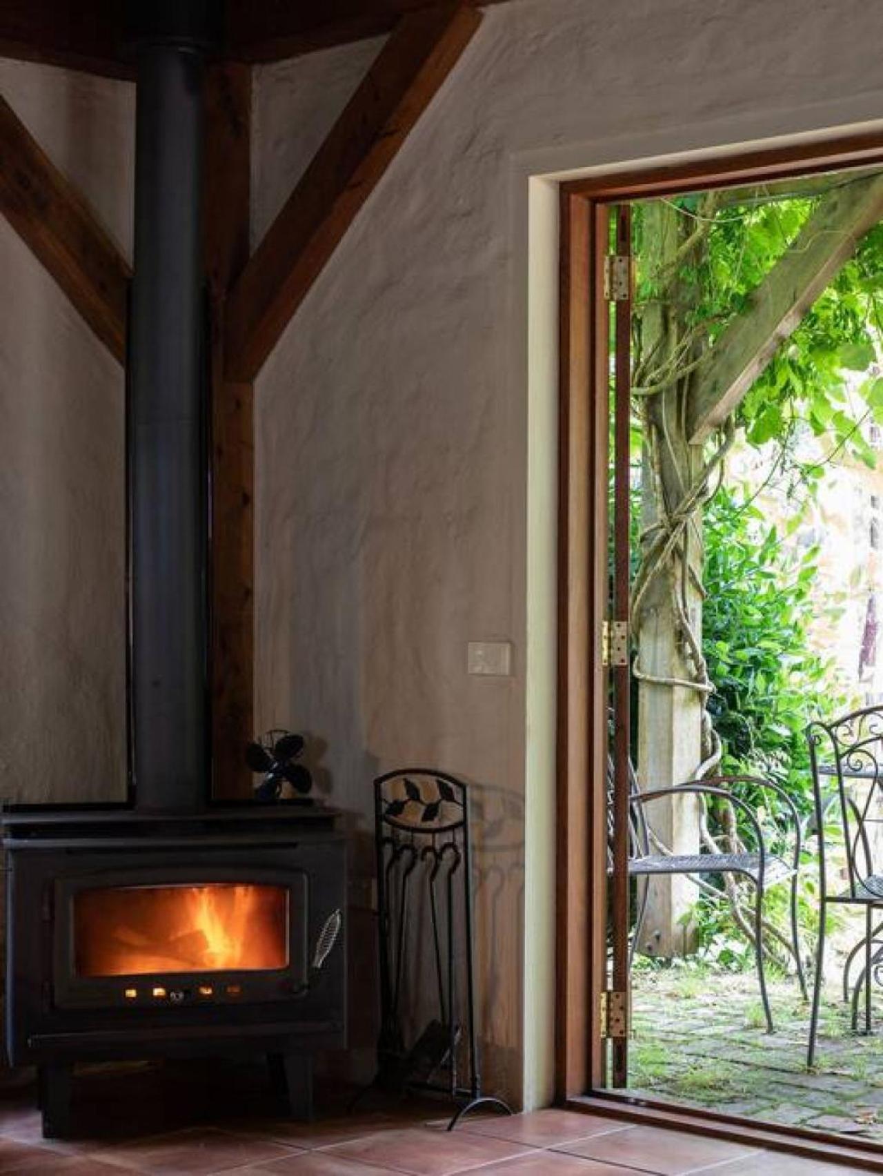 Hideaway Cottage - Secluded Retreat - Pet Friendly