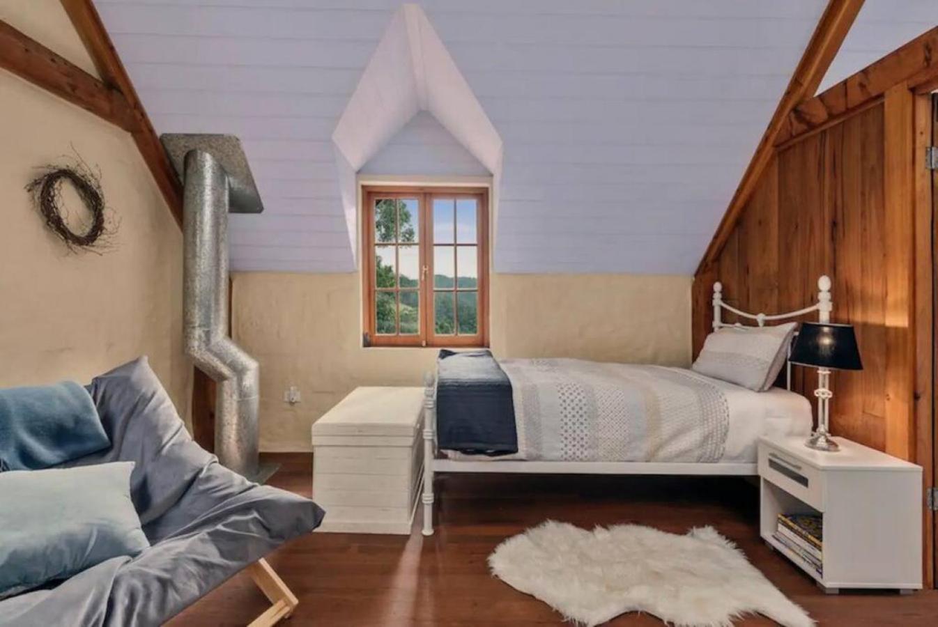 Hideaway Cottage - Secluded Retreat - Pet Friendly