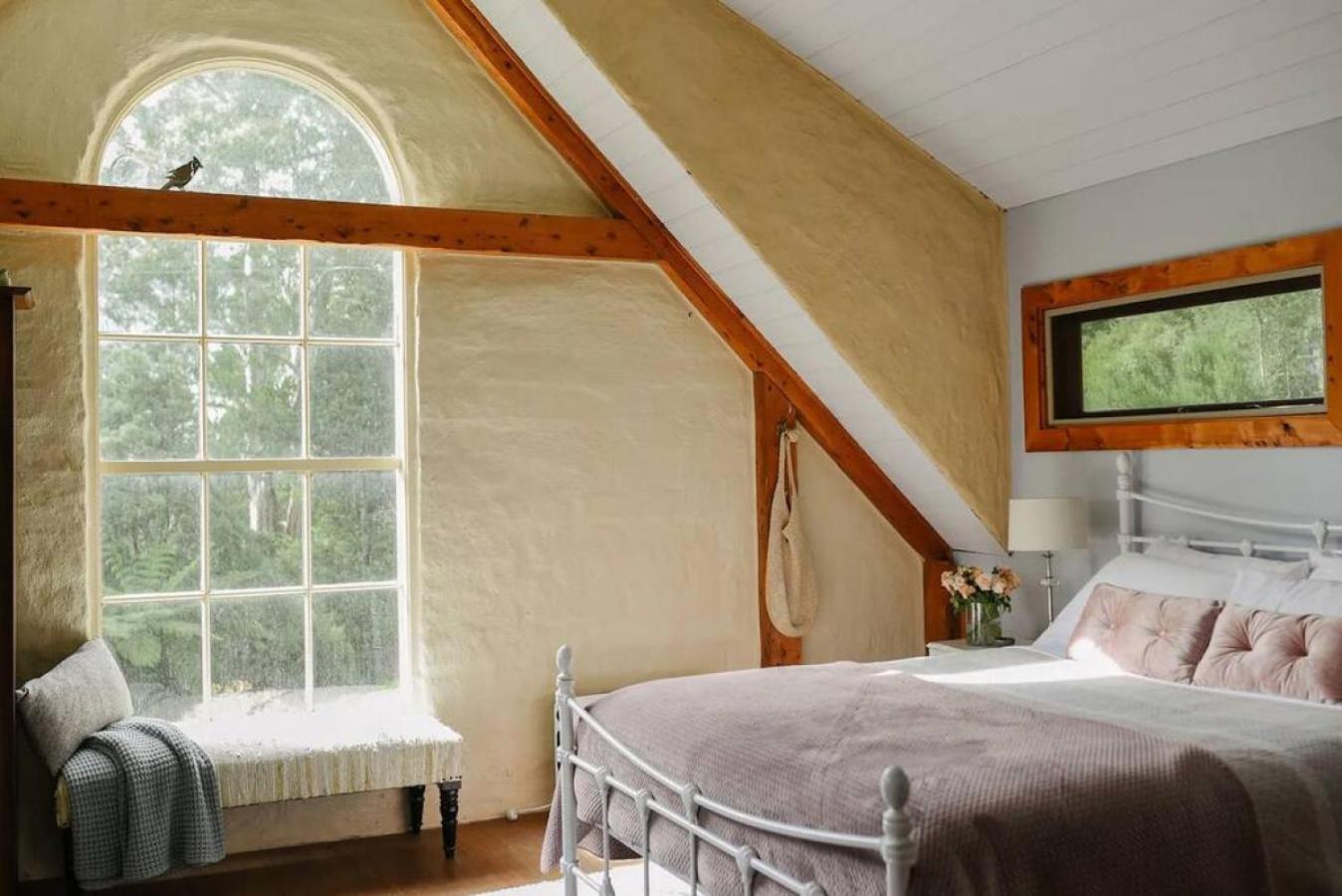 Hideaway Cottage - Secluded Retreat - Pet Friendly