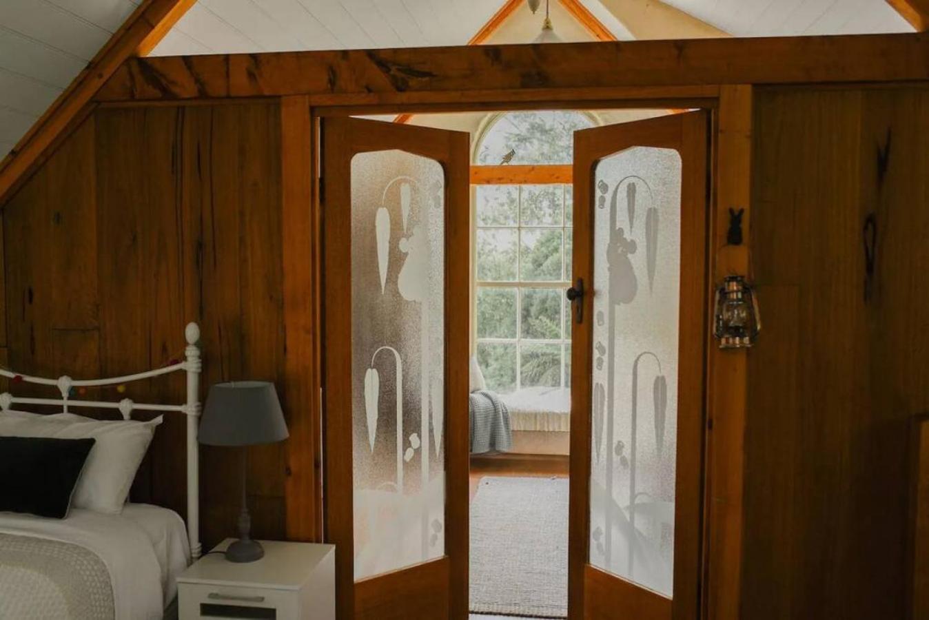 Hideaway Cottage - Secluded Retreat - Pet Friendly