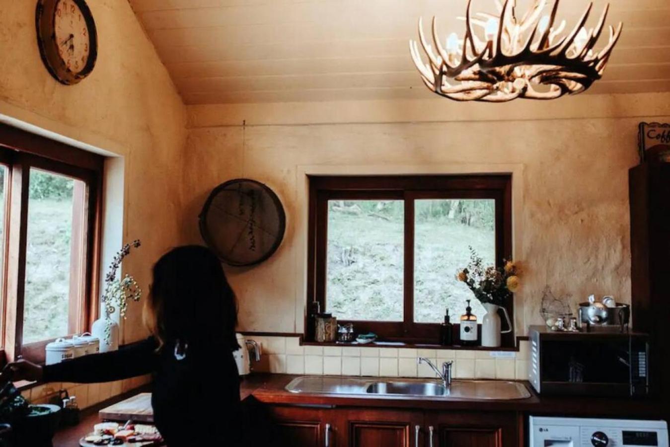 Hideaway Cottage - Secluded Retreat - Pet Friendly