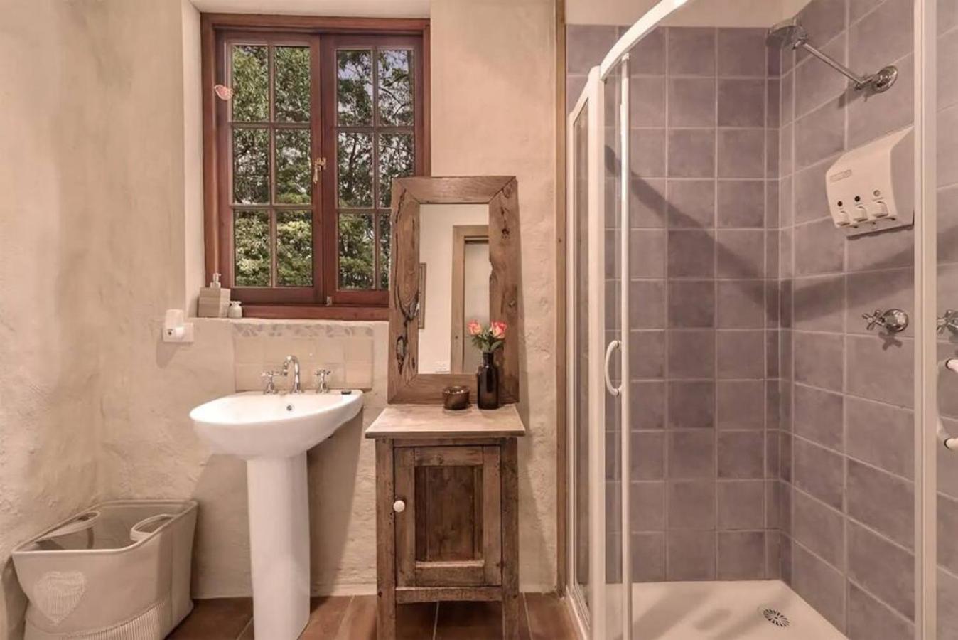 Hideaway Cottage - Secluded Retreat - Pet Friendly
