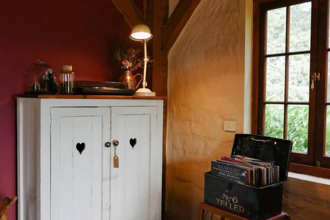 Hideaway Cottage - Secluded Retreat - Pet Friendly