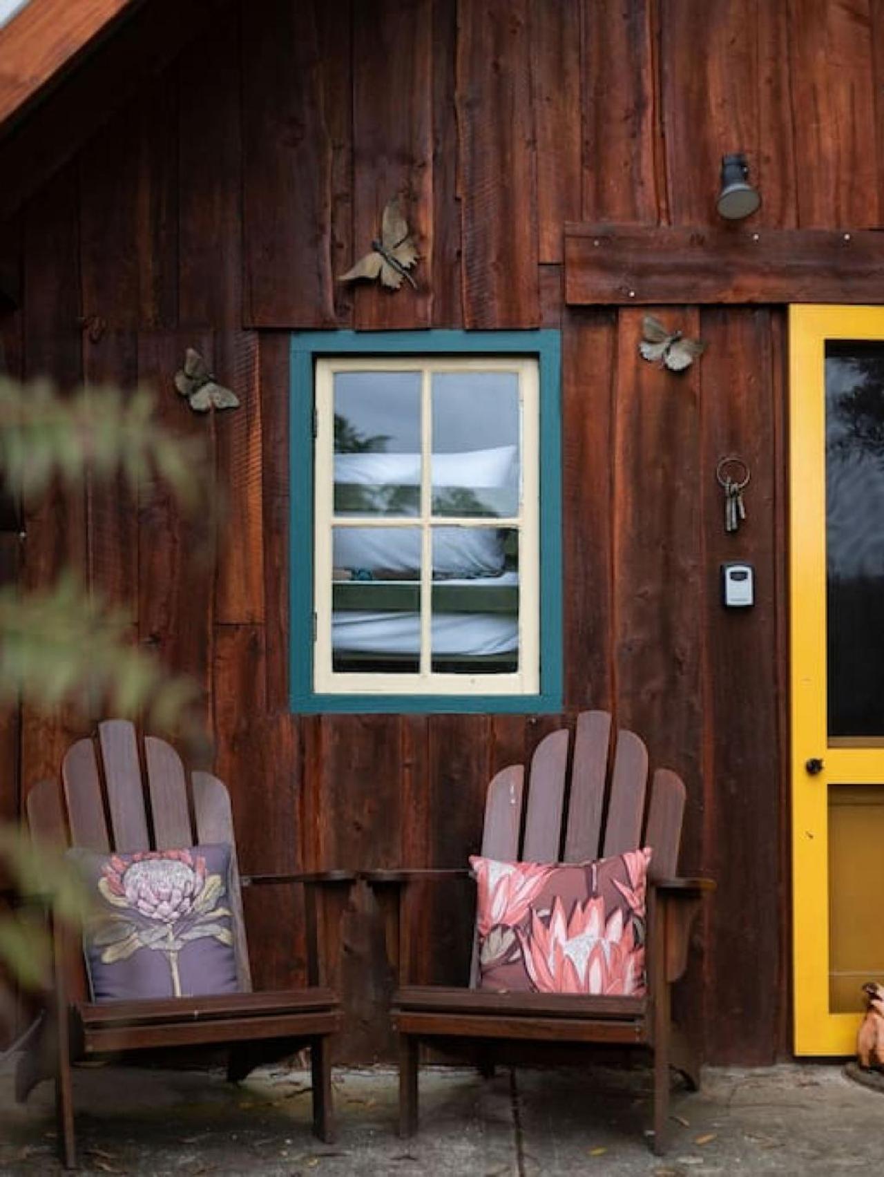 Hideaway Cottage - Secluded Retreat - Pet Friendly