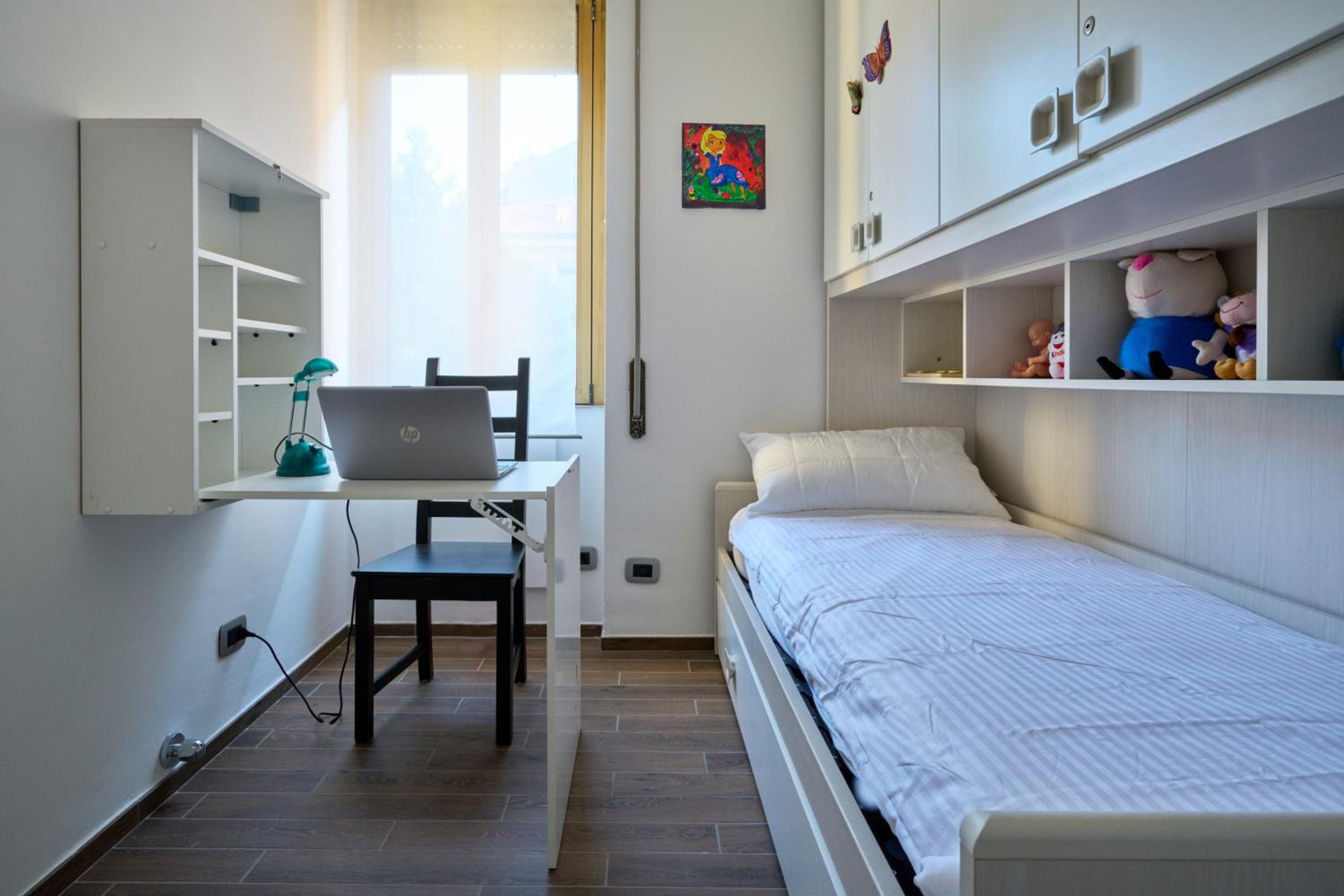 Wissam's Red Kitchen Apartment