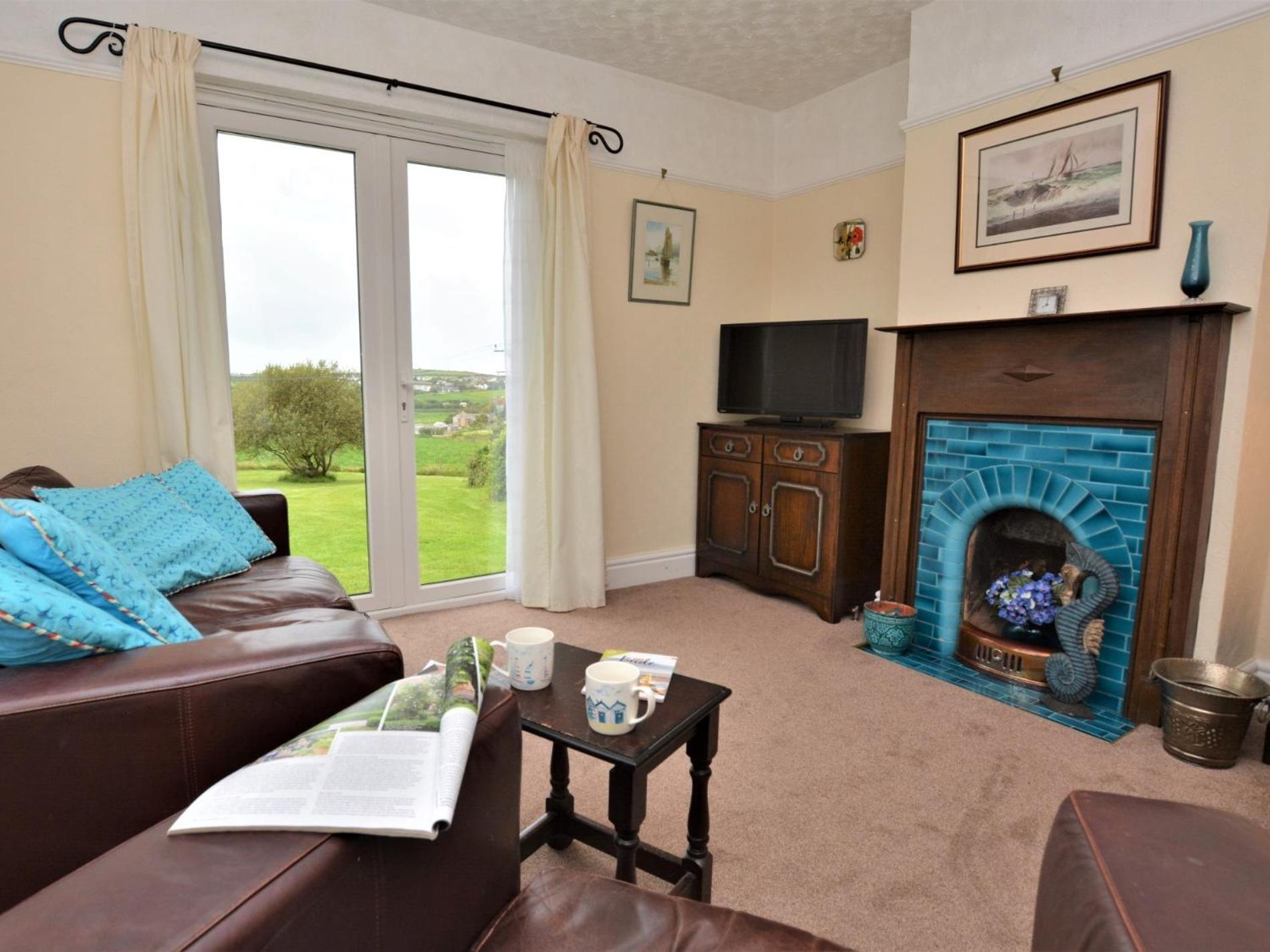 2 Bed in Bude oc-annre view 3