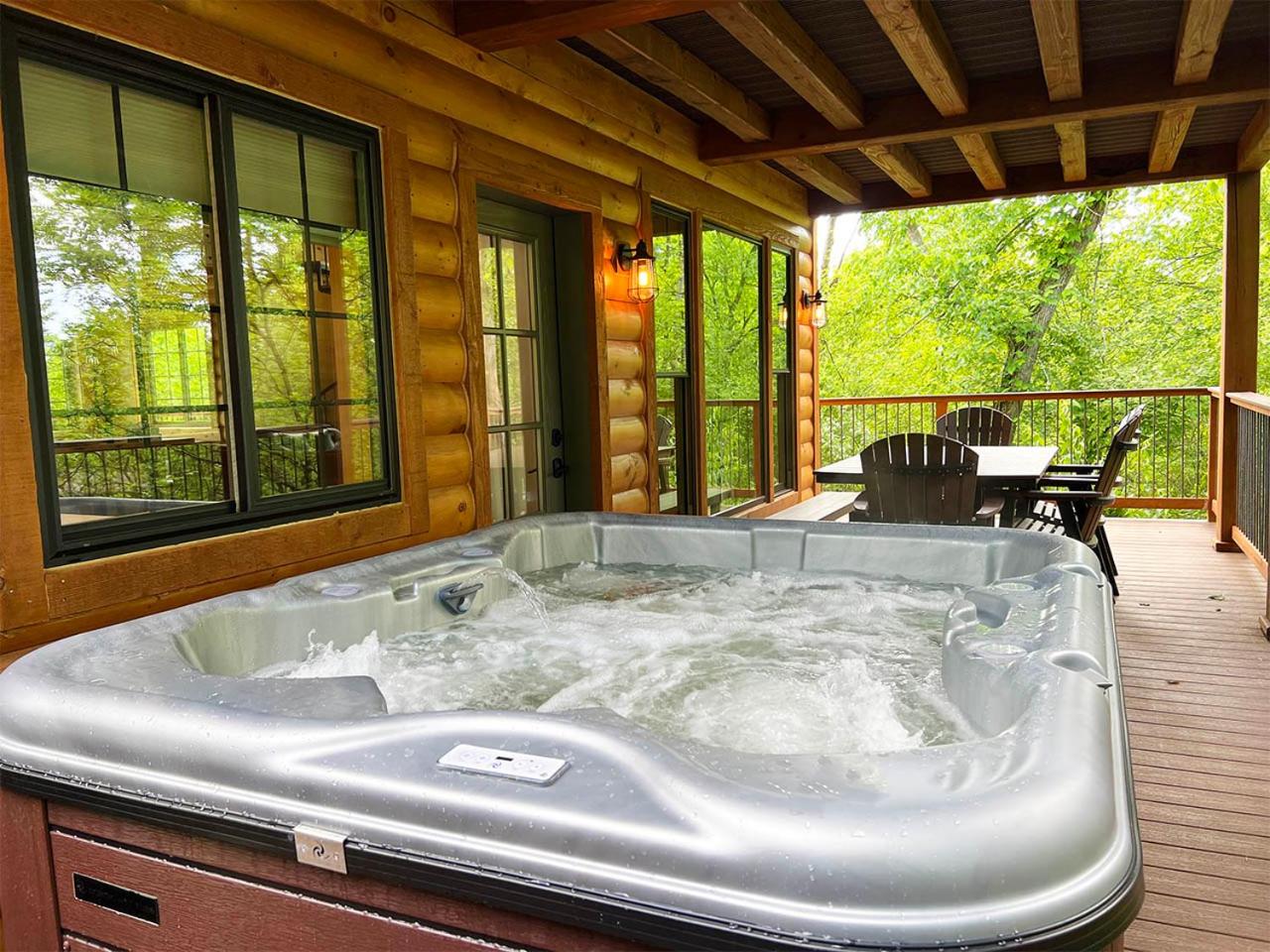 Skyview Treehouse by Amish Country Lodging view 3