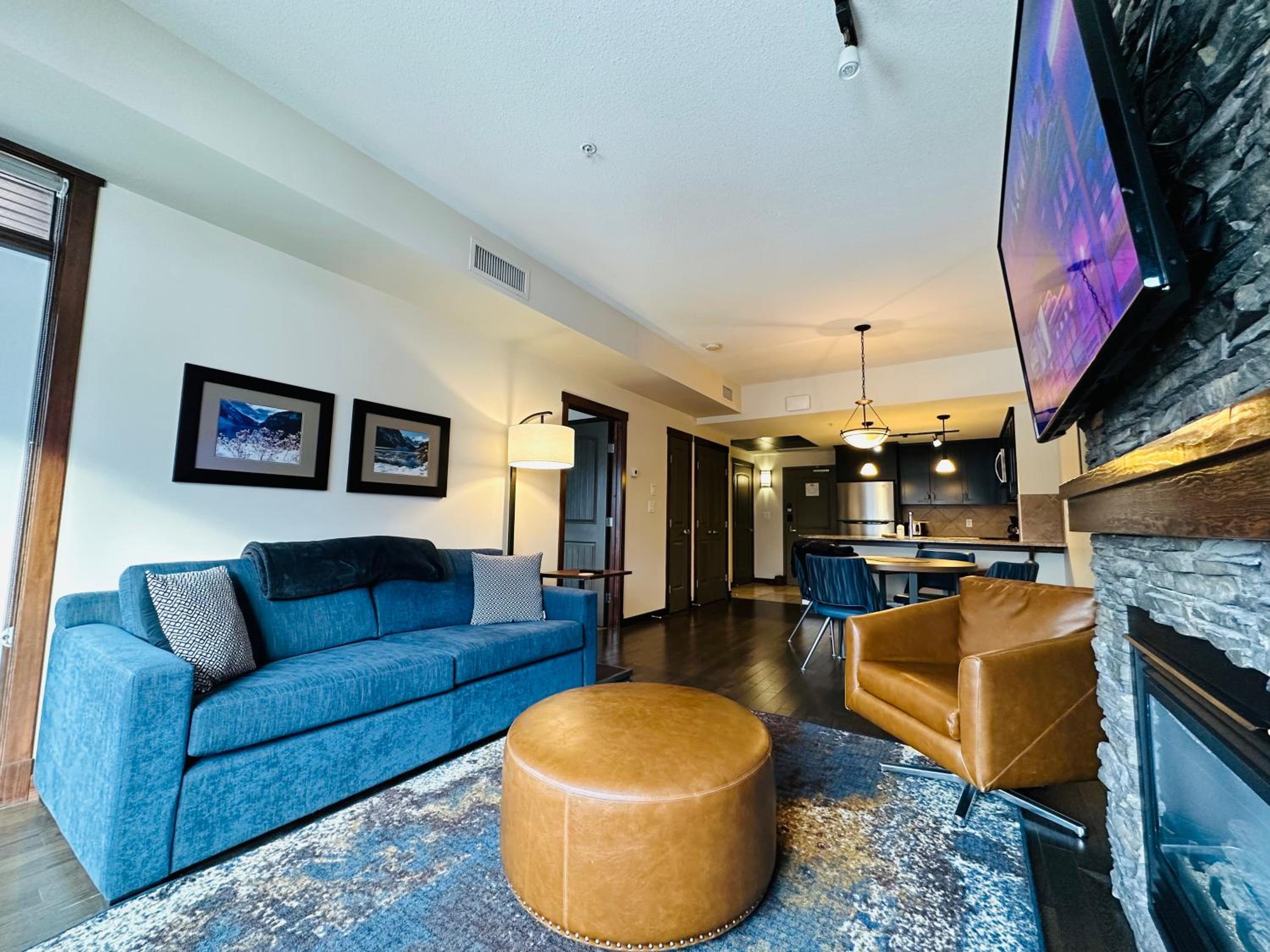 Canmore Mountain Retreat - Heated Pool & Hot-tub