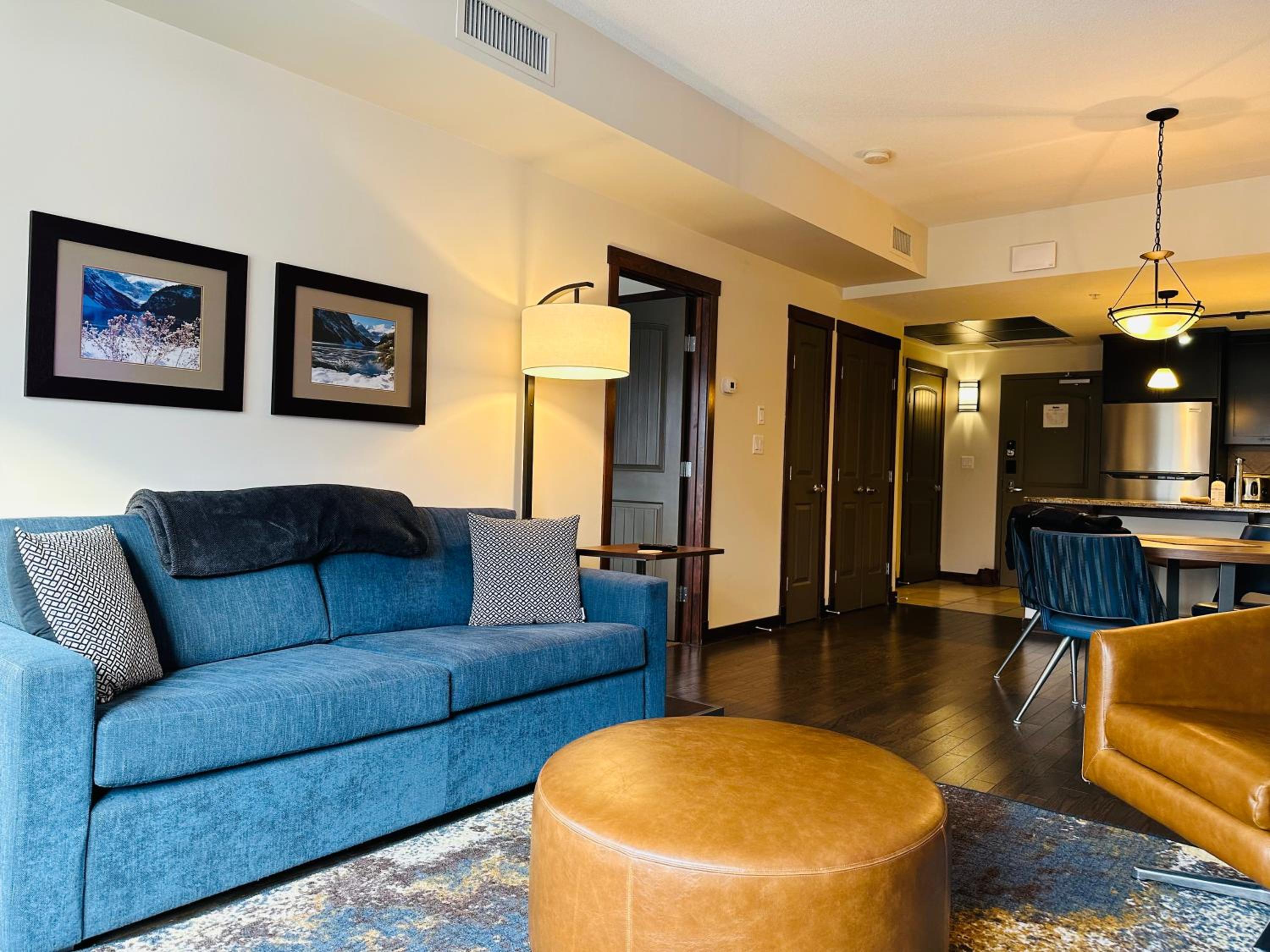 Canmore Mountain Retreat - Heated Pool & Hot-tub