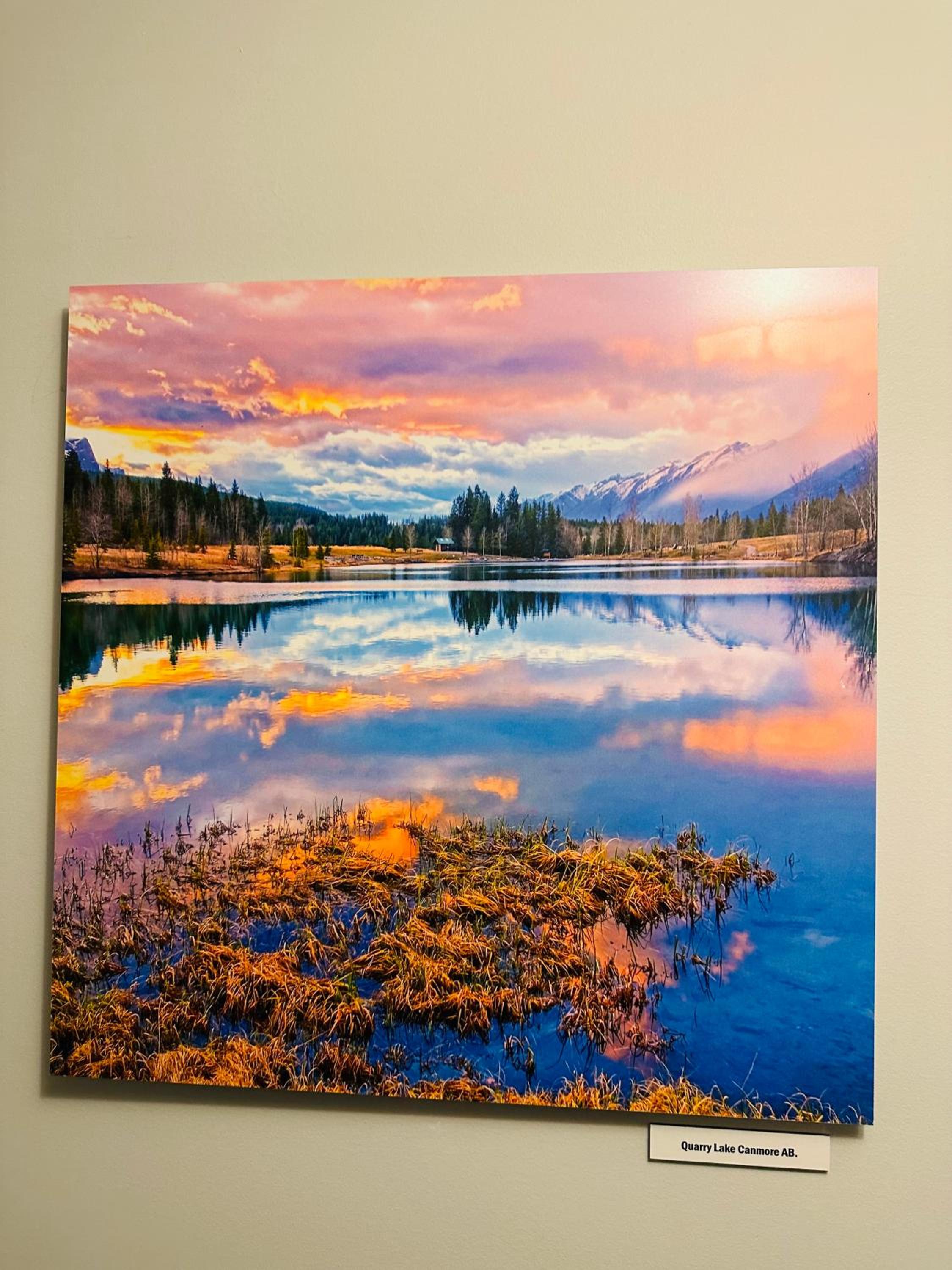 Canmore Mountain Retreat - Heated Pool & Hot-tub