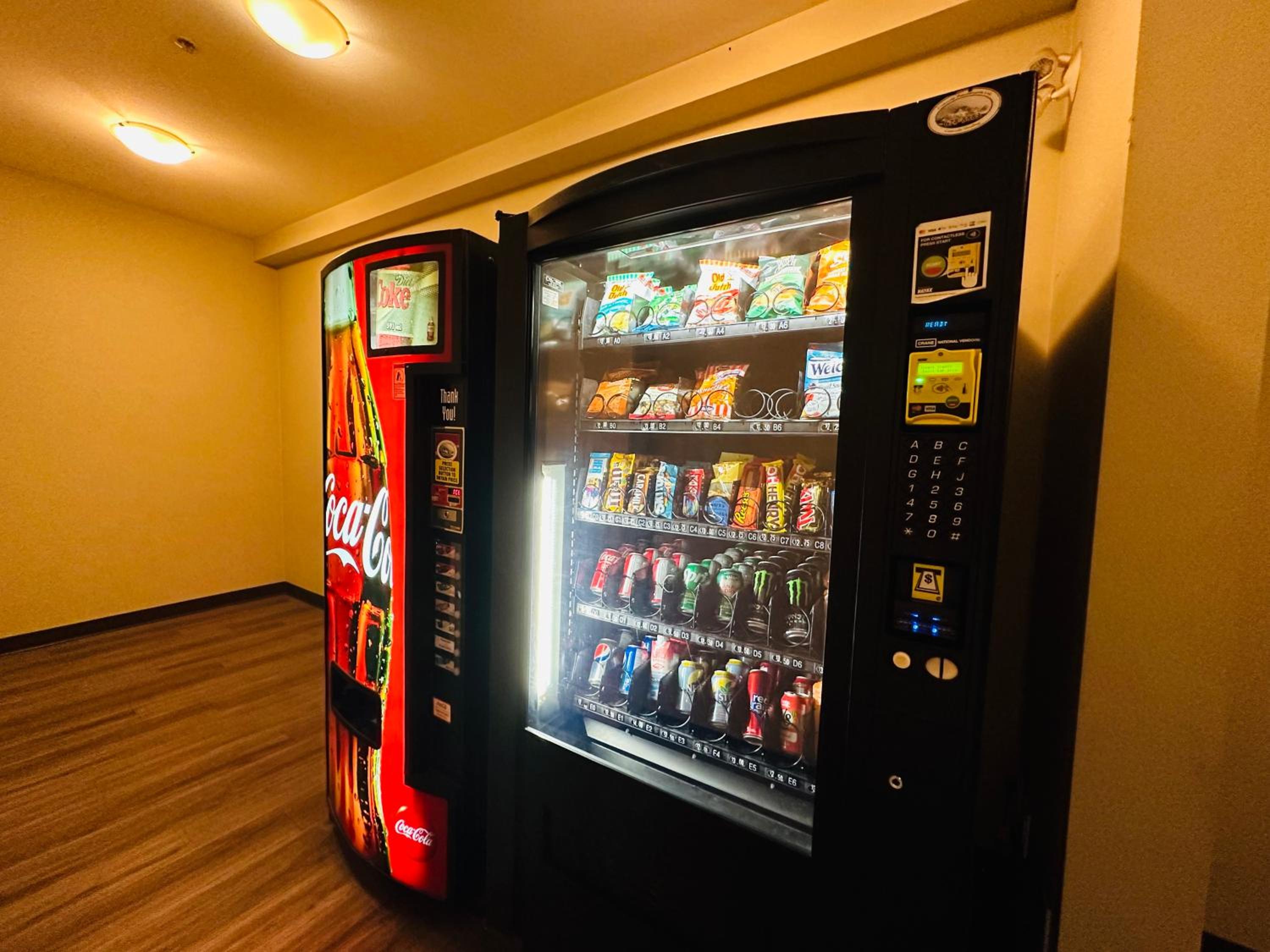 Canmore Mountain Retreat - Heated Pool & Hot-tub