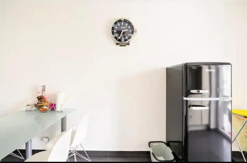 Günstiges grünes Ferienzimmer mit separater moderner Dusche