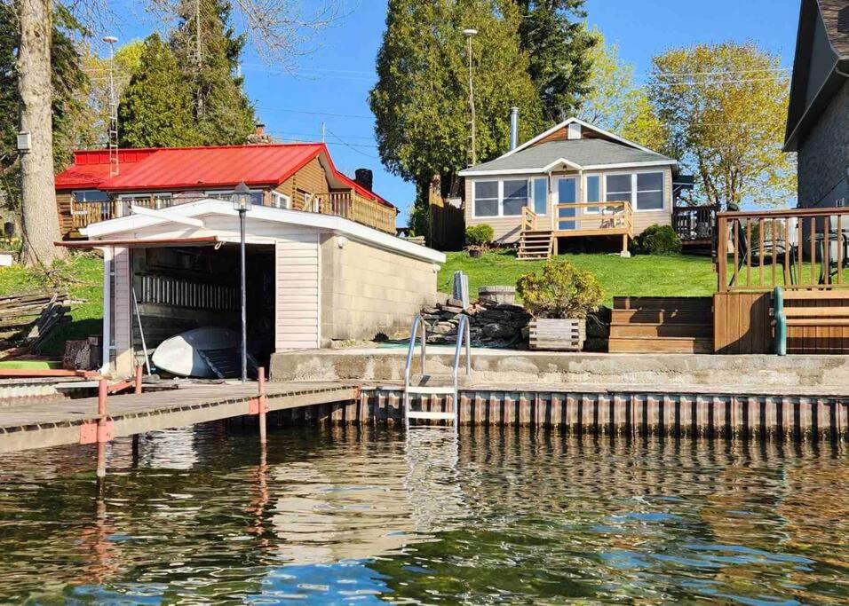 Skylight Waterfront home w/ amazing view/dock/boat