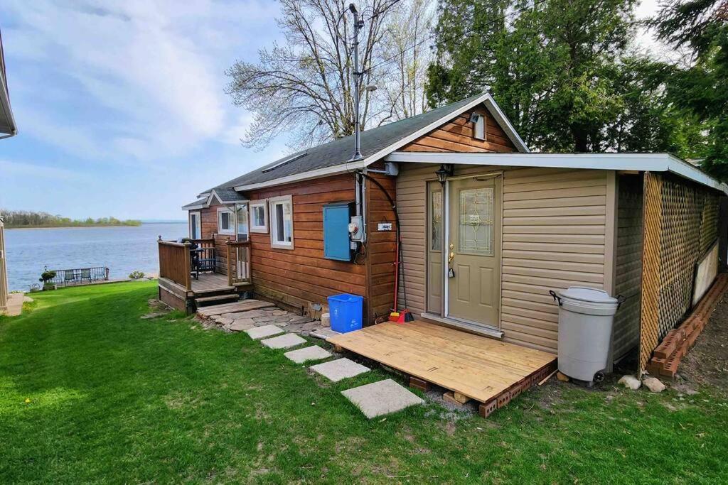 Skylight Waterfront home w/ amazing view/dock/boat
