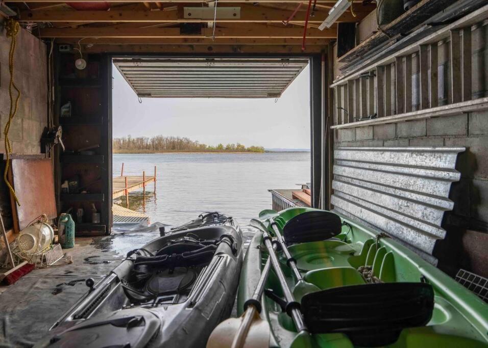 Skylight Waterfront home w/ amazing view/dock/boat
