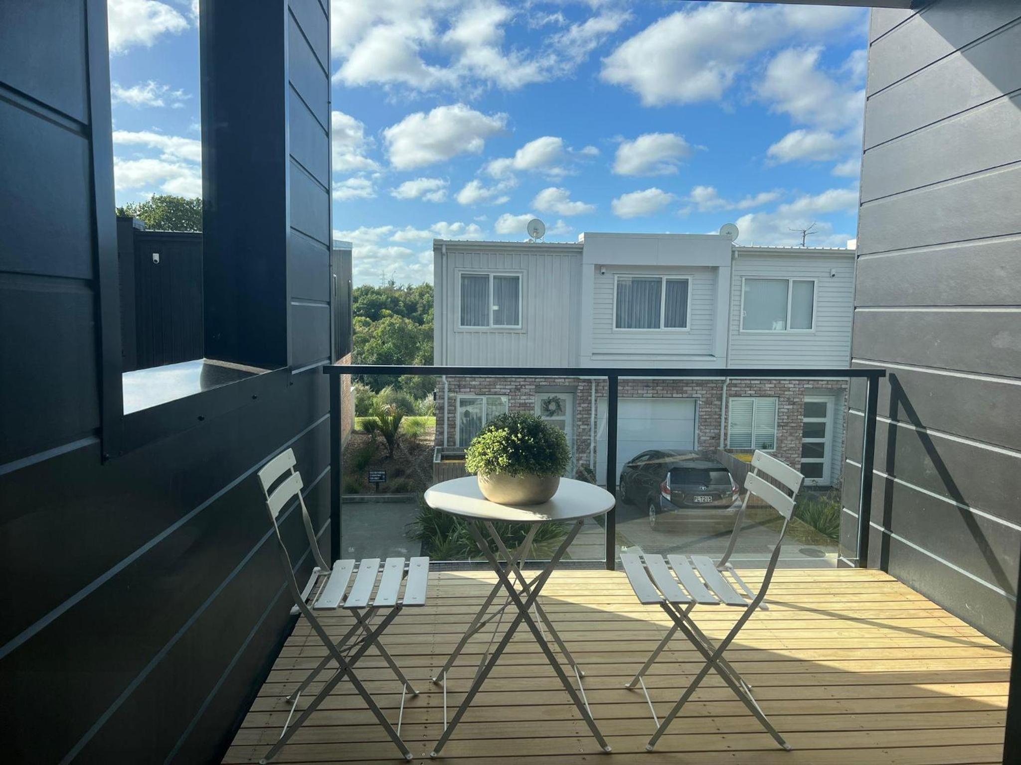 Avon Valley Vista- Modern Chic Family Home with Nespresso & Parking view 2