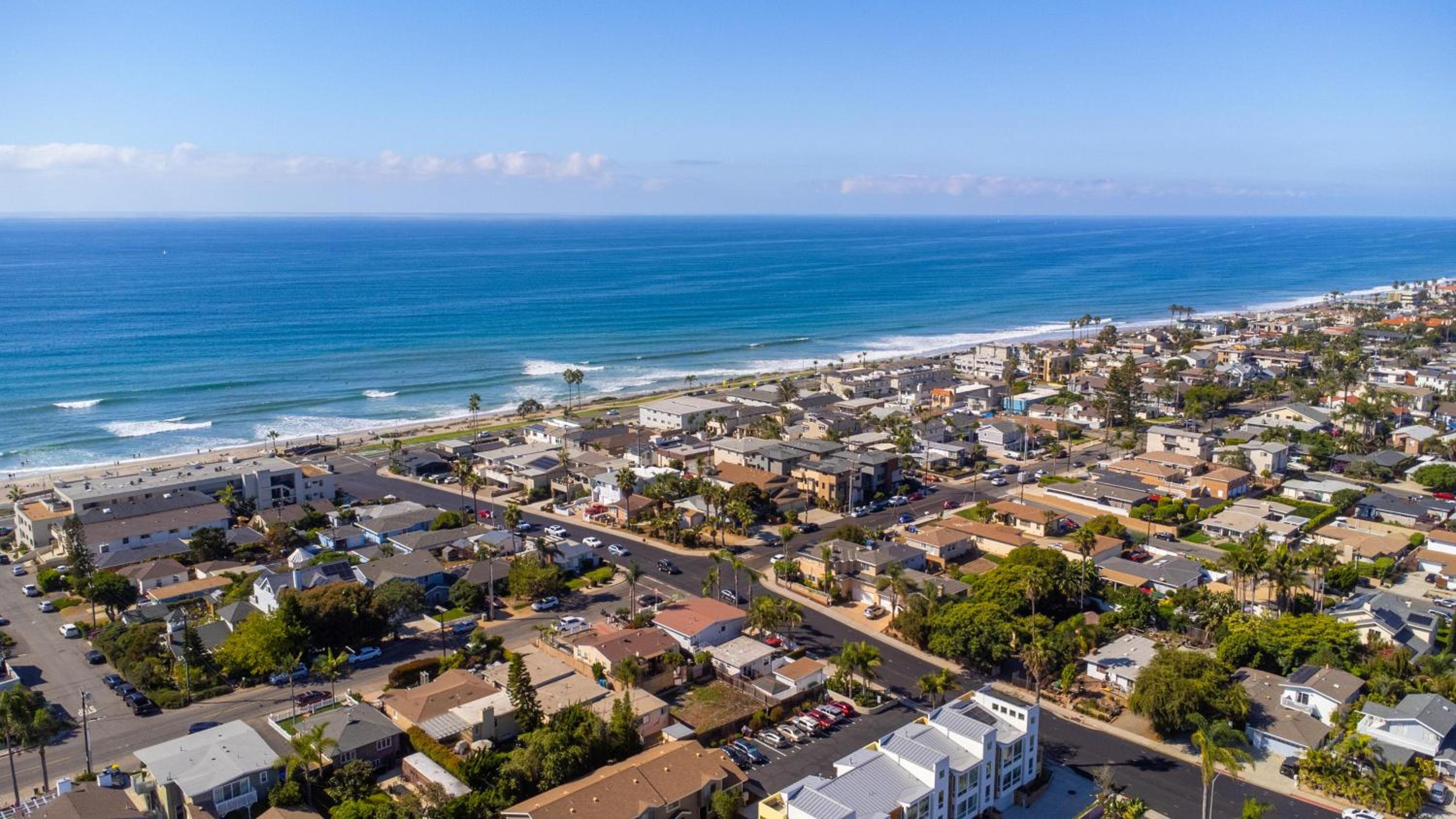 CB-3900B - Coastal Carlsbad Surfer's Hideaway