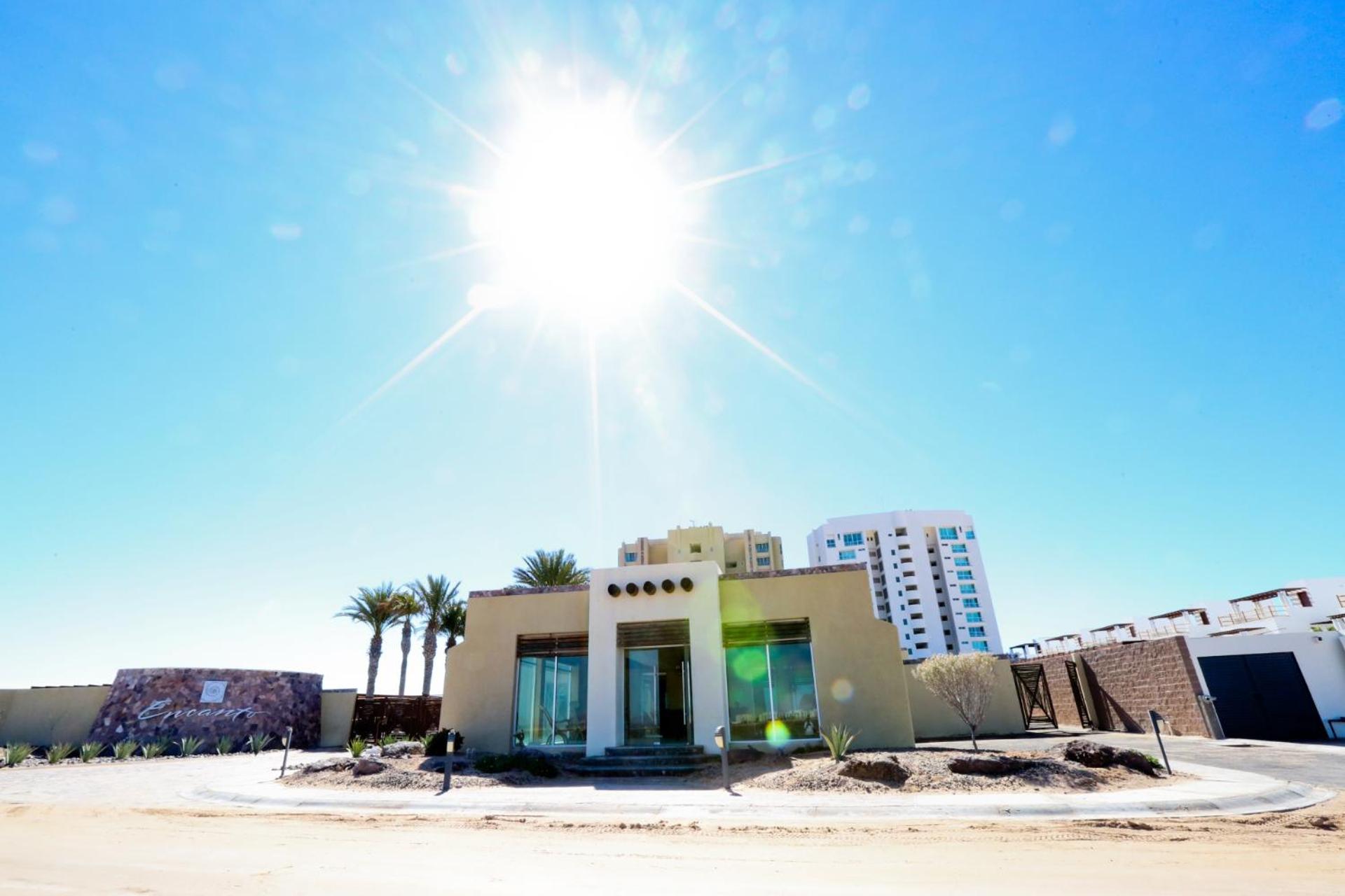 Encanto Living 304 Spacious, 2 Bedroom Ocean View!!