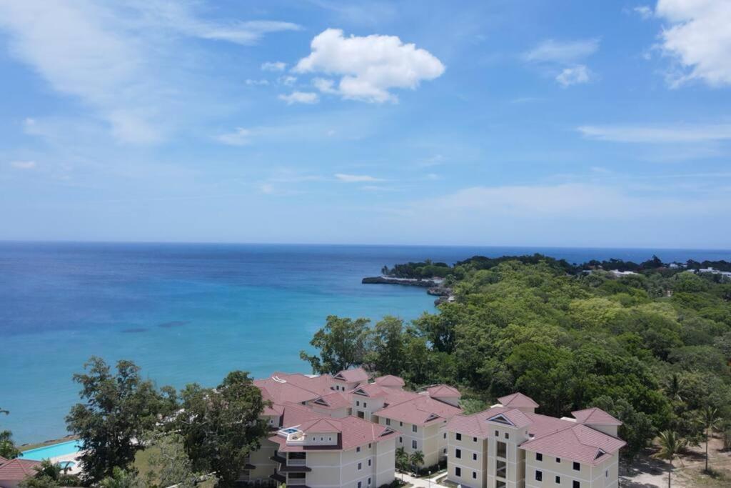 Oceanfront Hispaniola Apartment