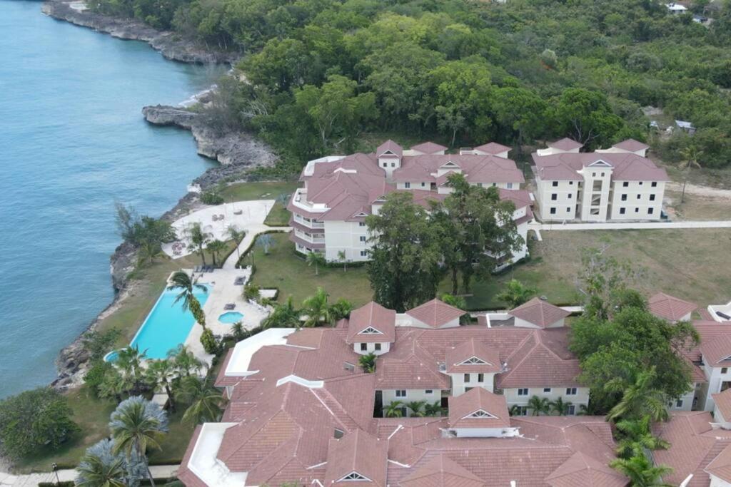 Oceanfront Hispaniola Apartment