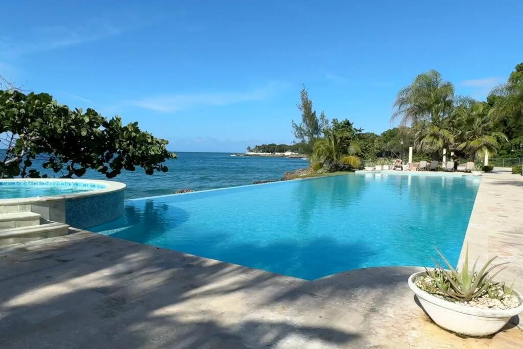 Oceanfront Hispaniola Apartment