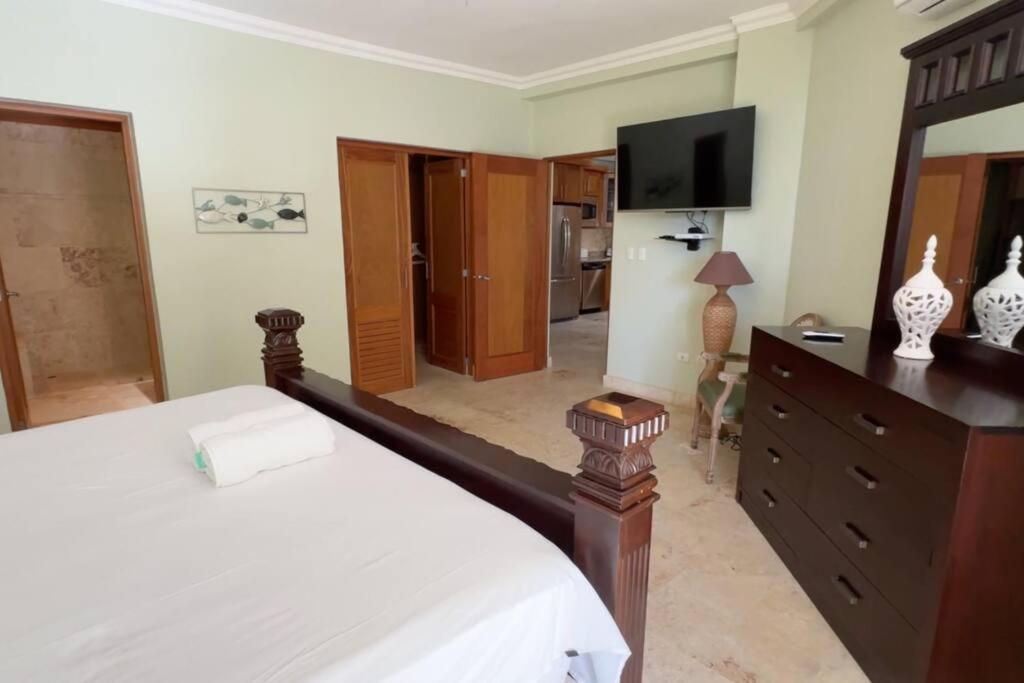 Oceanfront Hispaniola Apartment