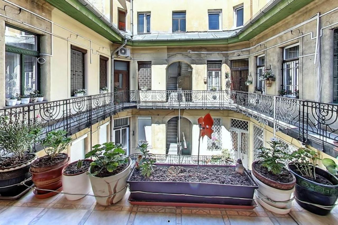 Cute studio in city center. Capsule apartment! view 2