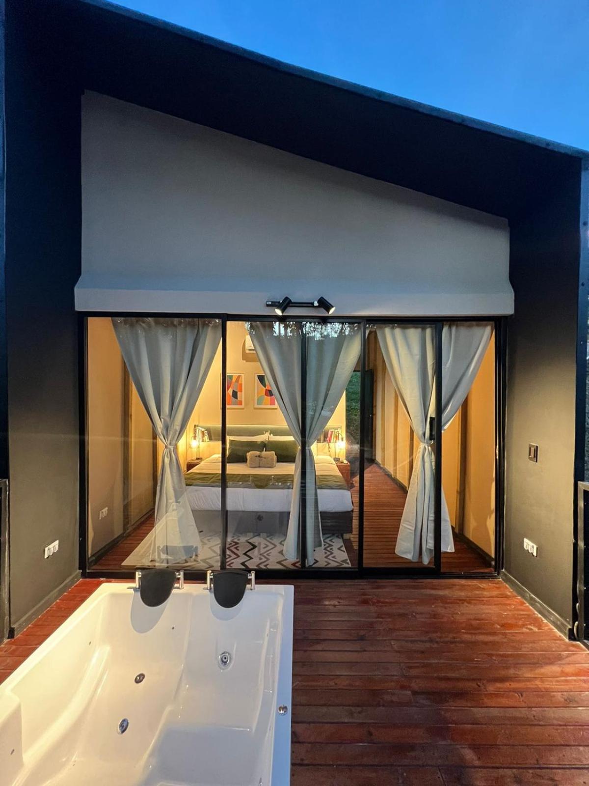 Cabañas para parejas cerca a Medellín - LUUM By Roots Rentals
