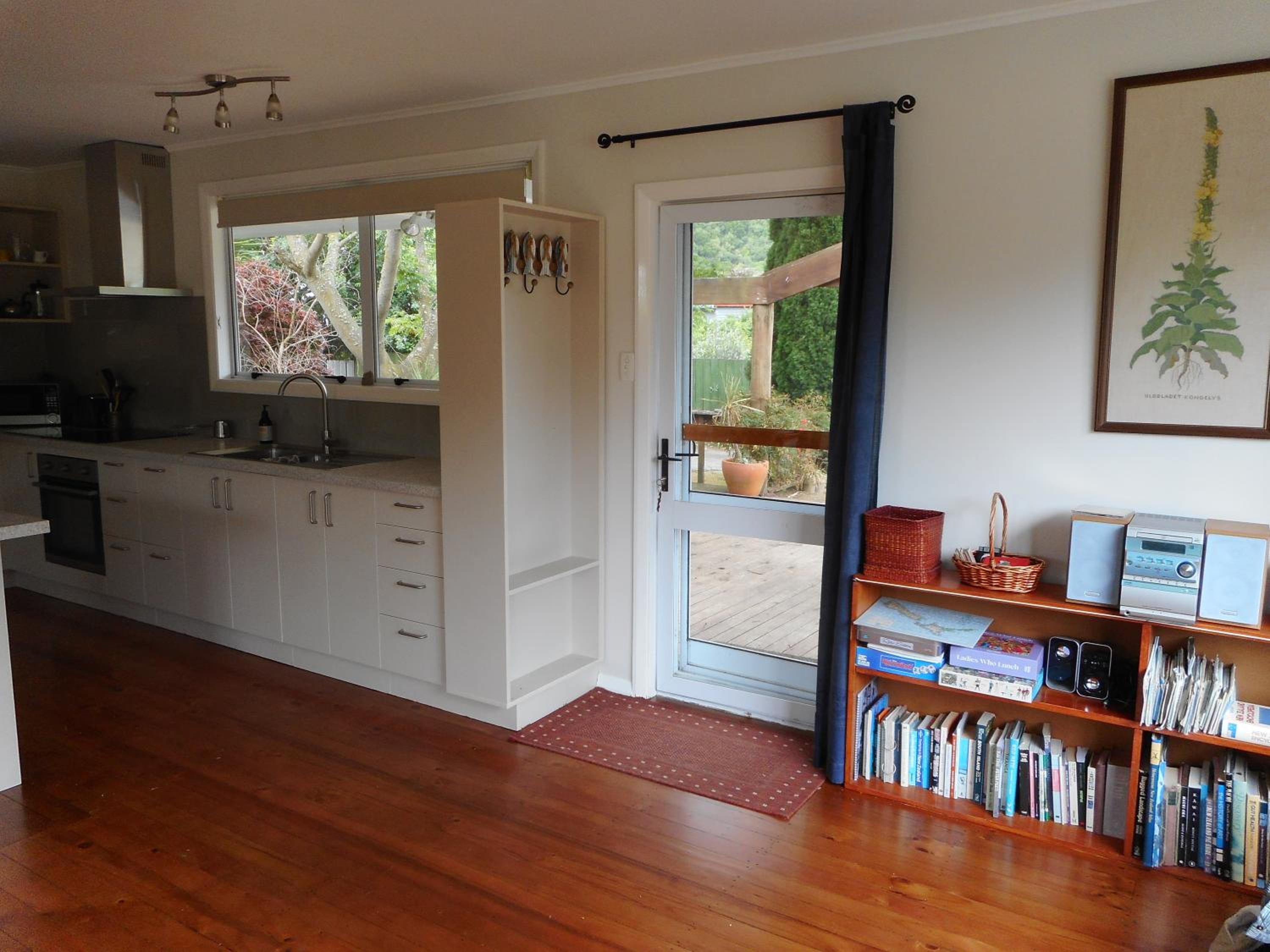 Sunrise Beach House - Rarangi Holiday House