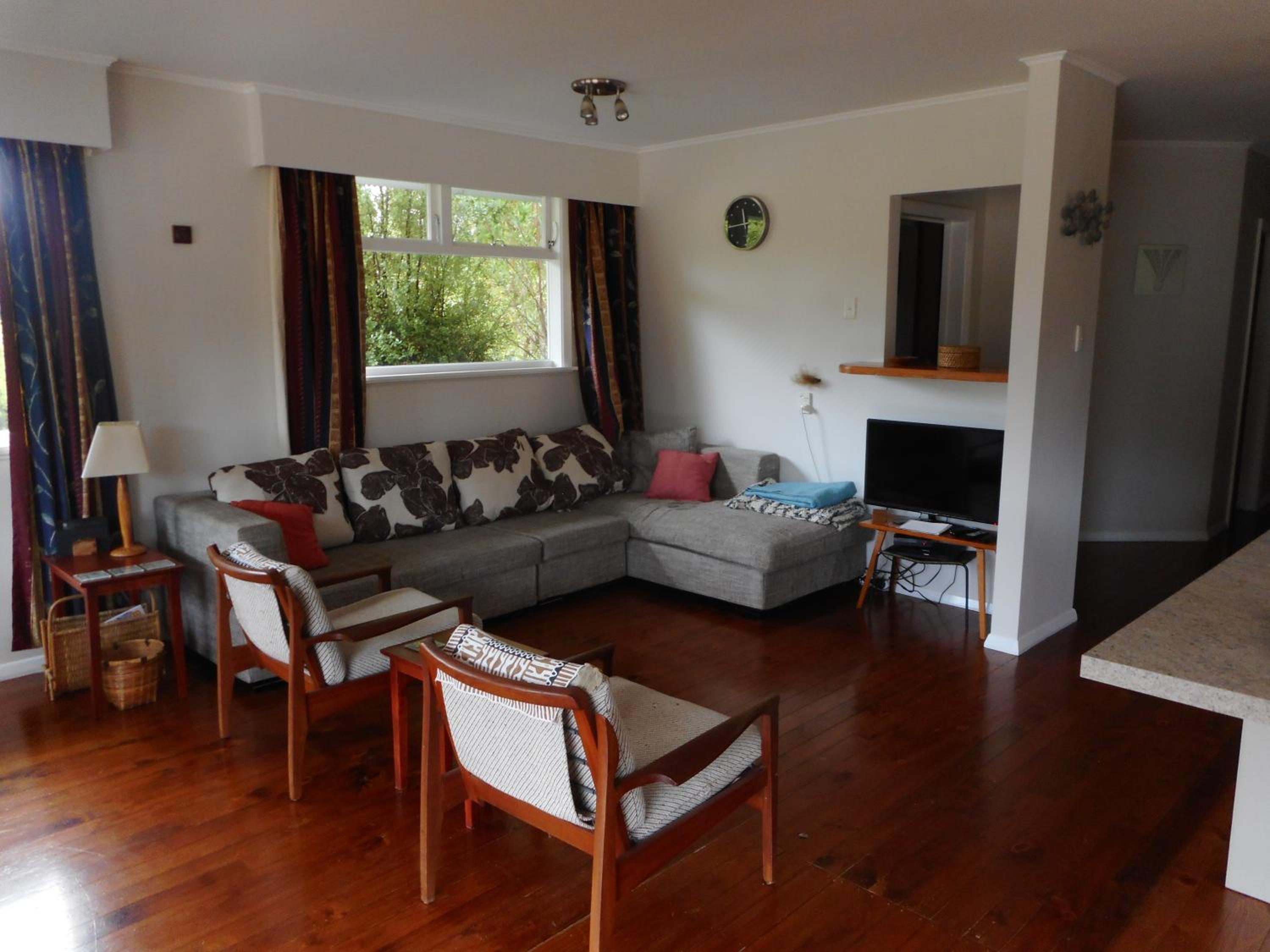 Sunrise Beach House - Rarangi Holiday House