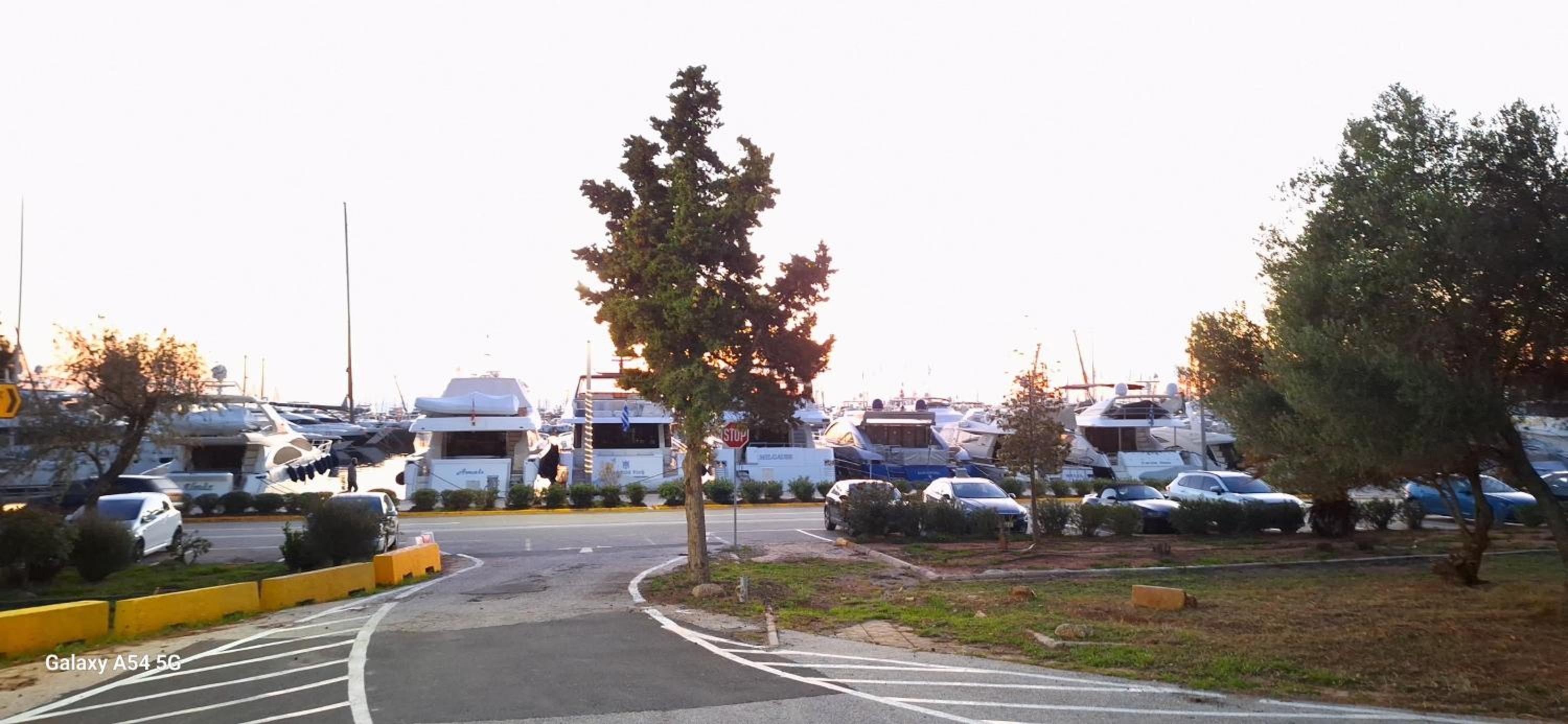 Luxurious Palace Marina Alimos