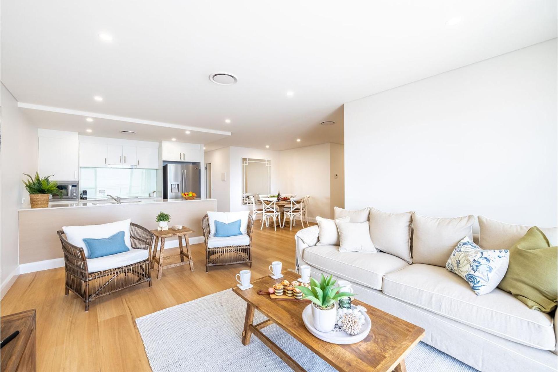 The Shoal, 508, Bullecourt St - stunning views, air con, lift and Wi-Fi
