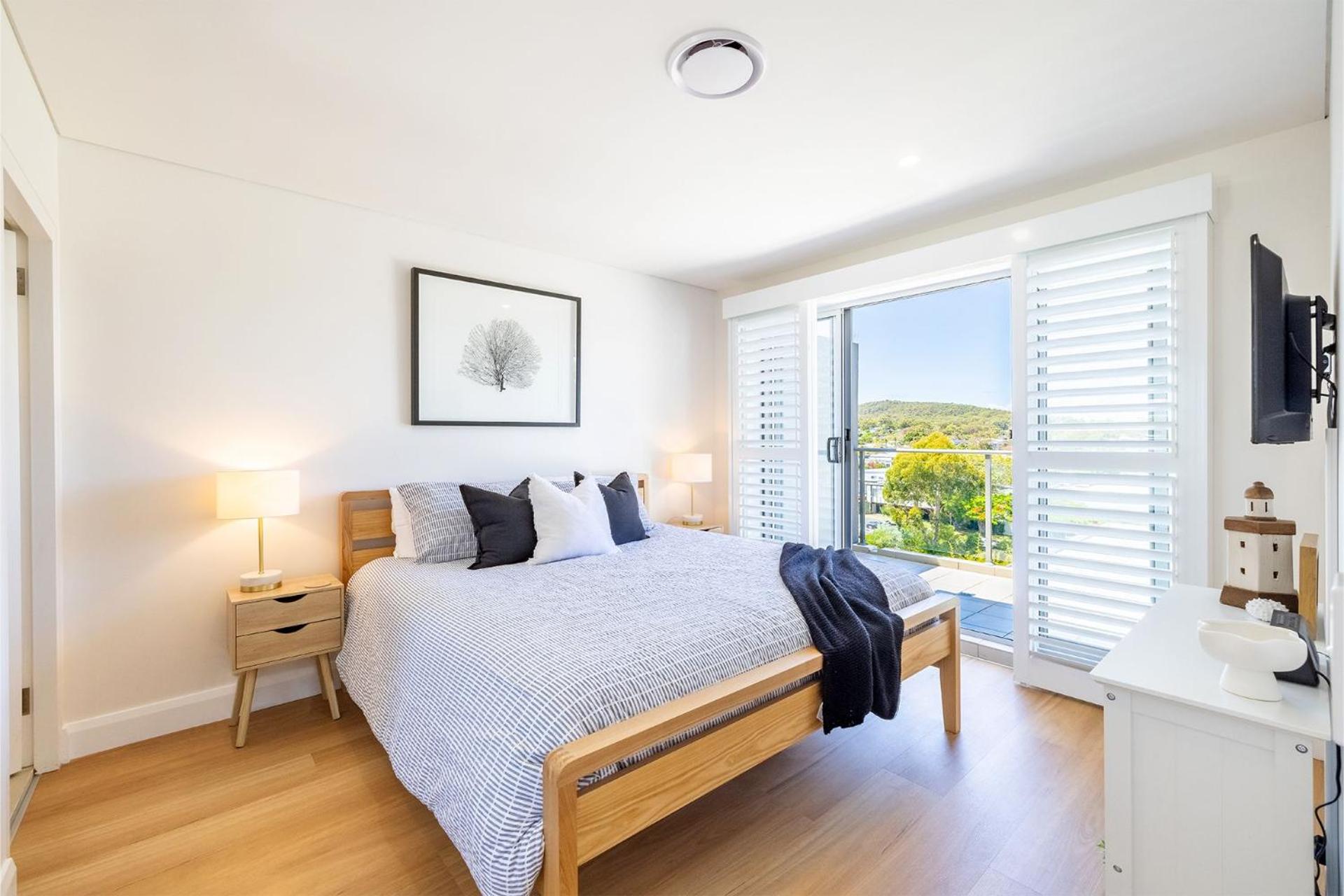 The Shoal, 508, Bullecourt St - stunning views, air con, lift and Wi-Fi