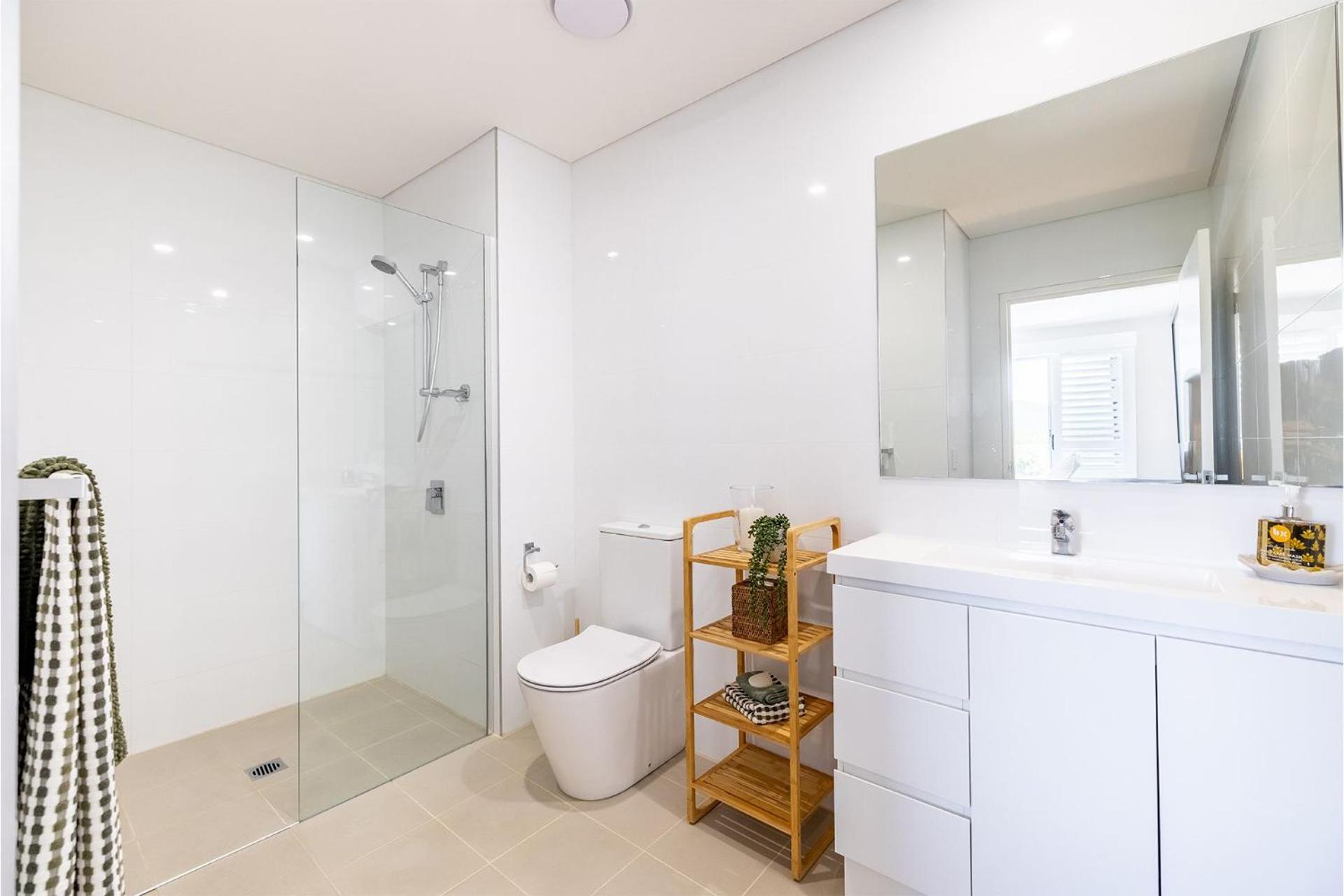 The Shoal, 508, Bullecourt St - stunning views, air con, lift and Wi-Fi