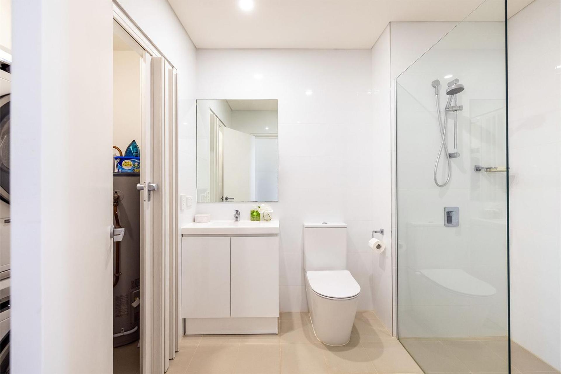 The Shoal, 508, Bullecourt St - stunning views, air con, lift and Wi-Fi
