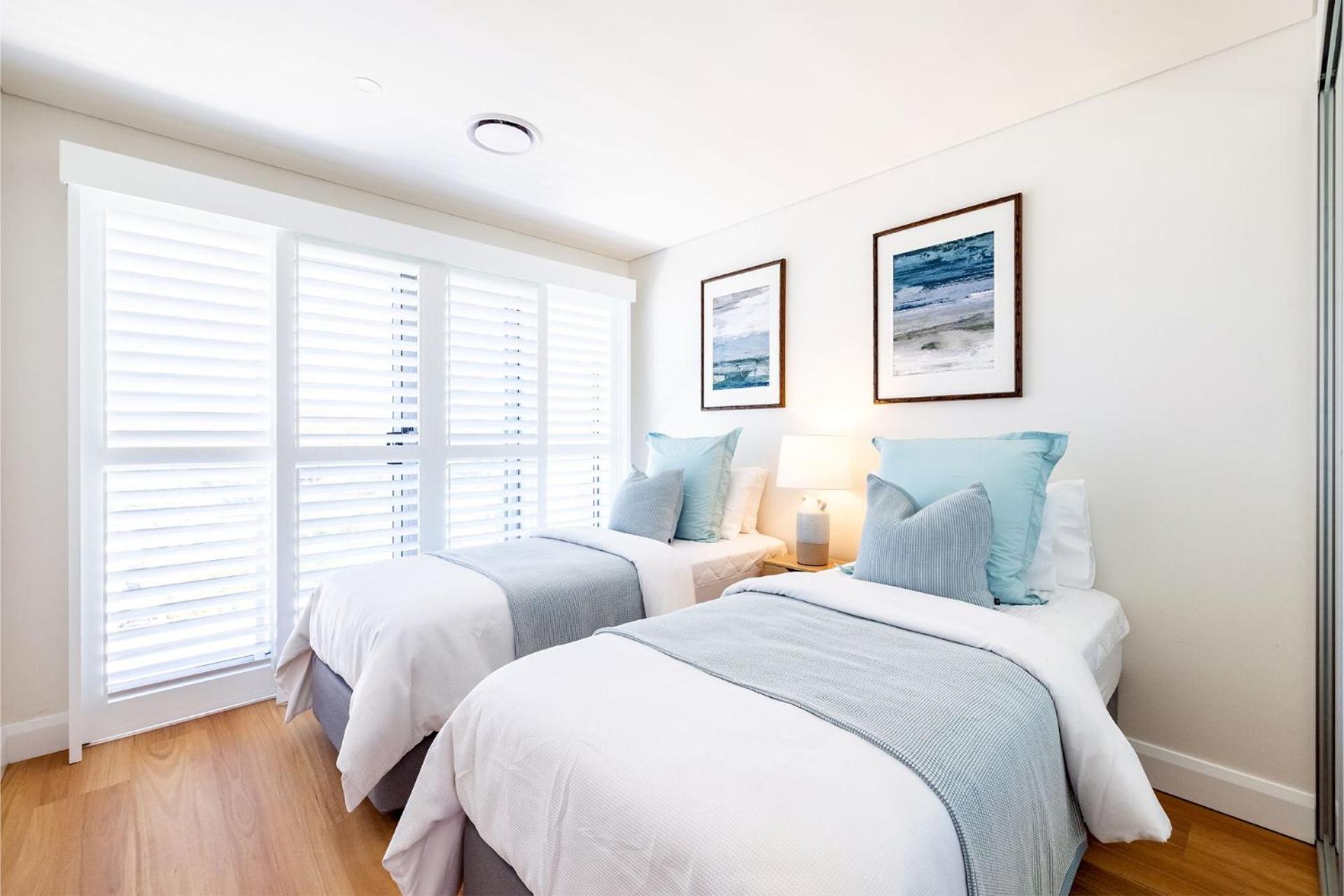 The Shoal, 508, Bullecourt St - stunning views, air con, lift and Wi-Fi