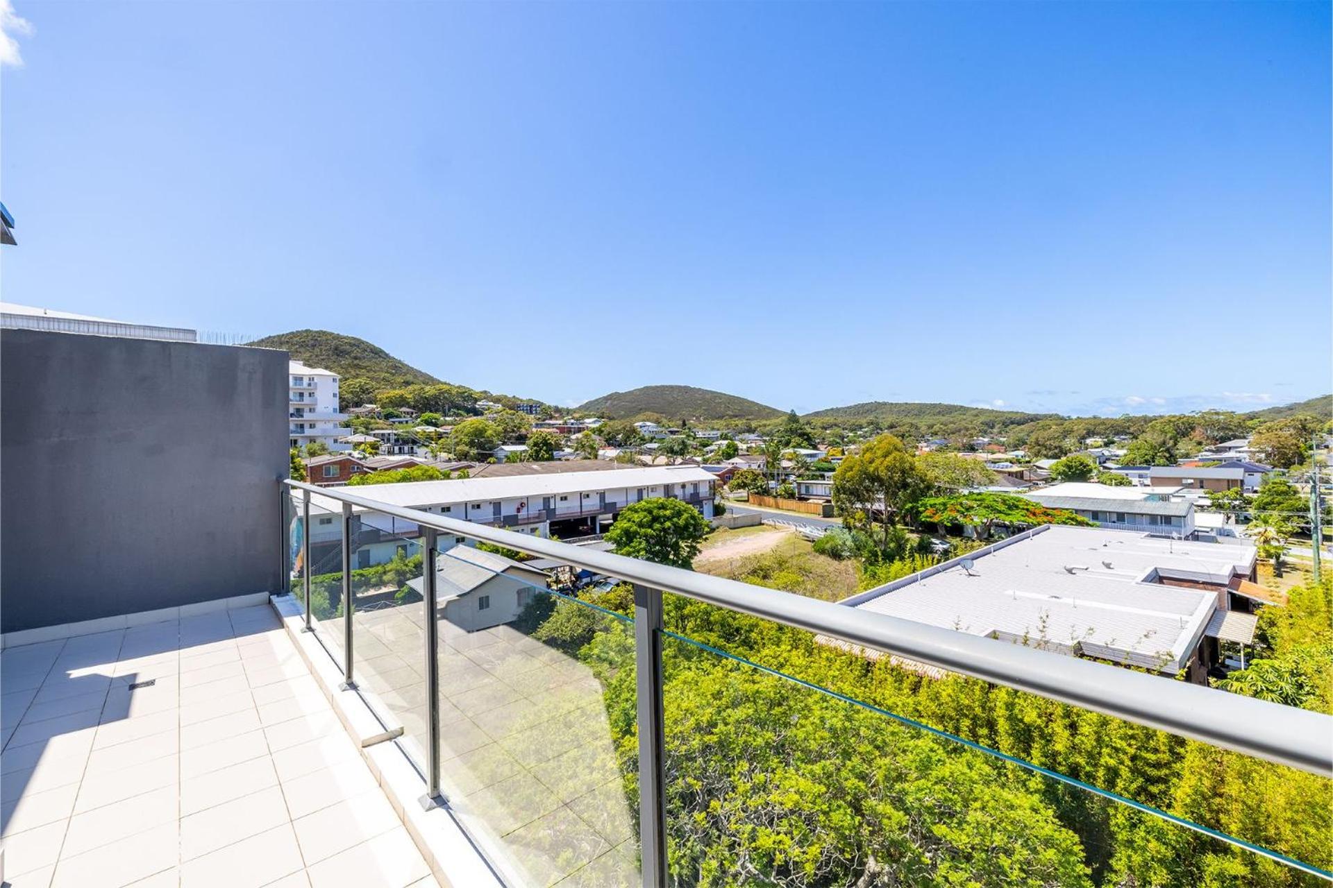 The Shoal, 508, Bullecourt St - stunning views, air con, lift and Wi-Fi