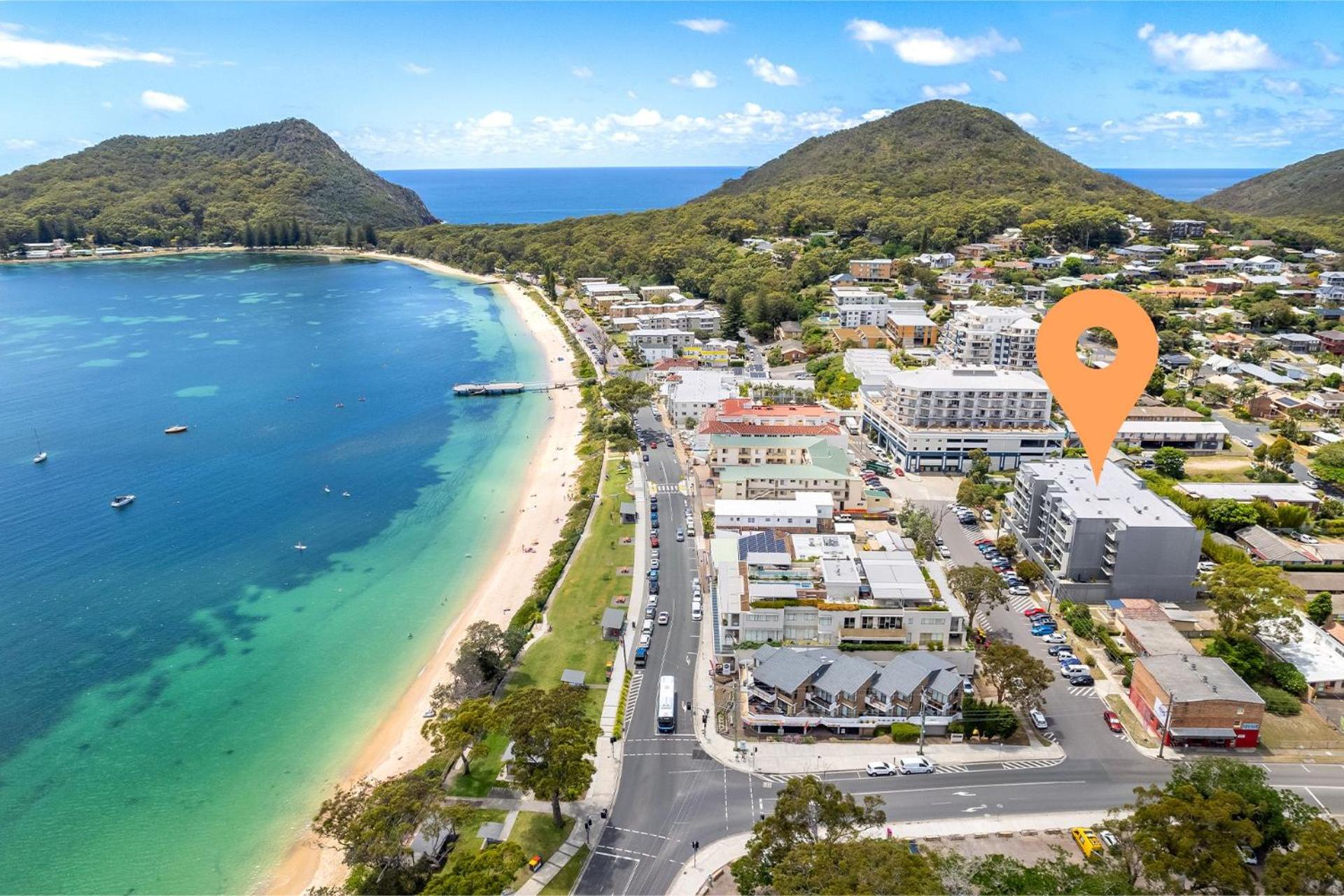 The Shoal, 508, Bullecourt St - stunning views, air con, lift and Wi-Fi